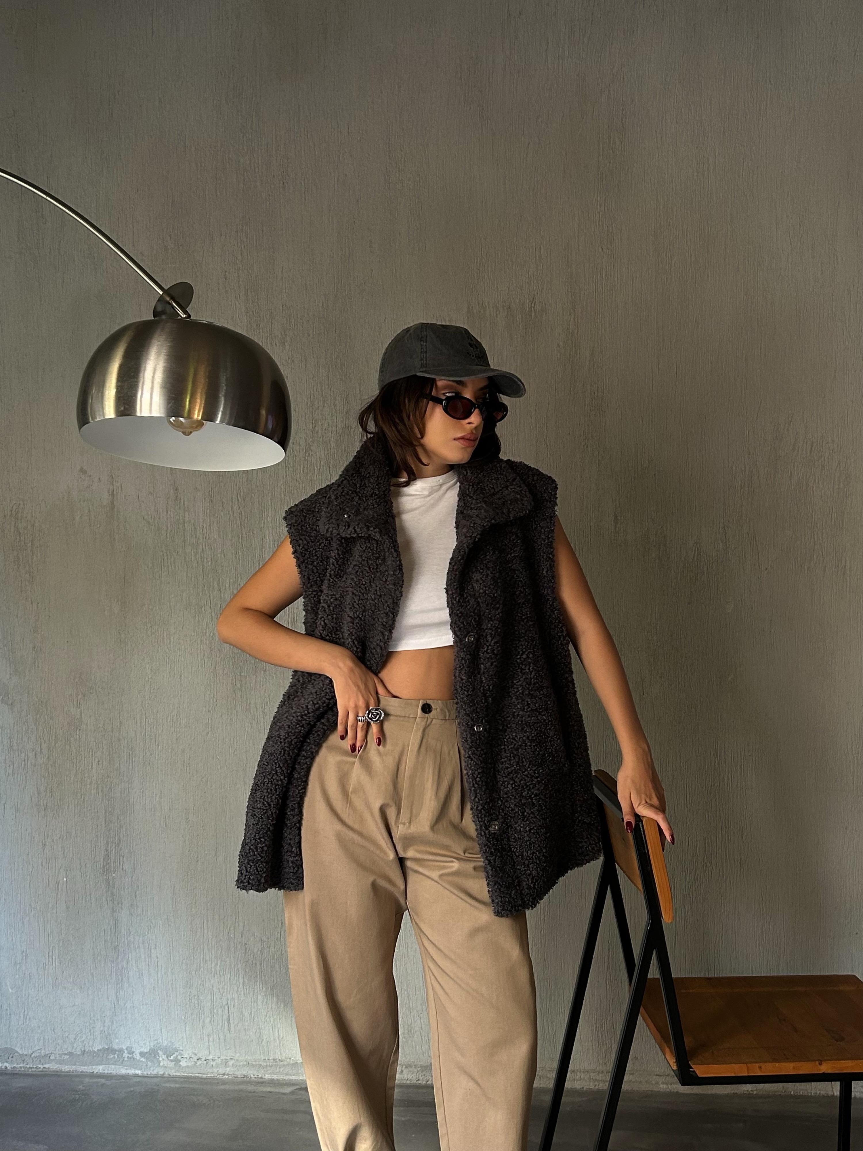 Kadın Antrasit Gizli Çıtçıt Detaylı Astarlı Peluş Yelek 28267