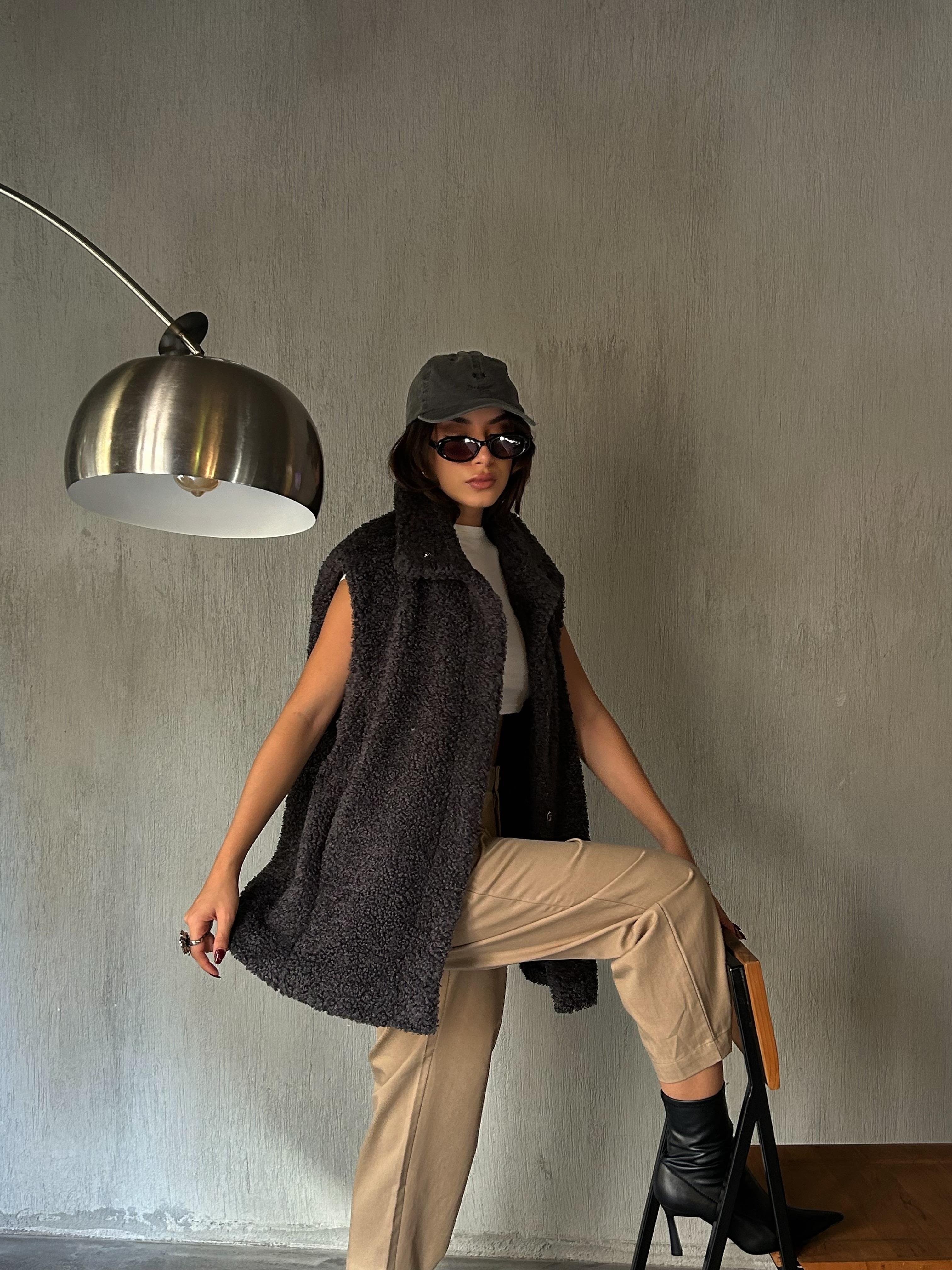 Kadın Antrasit Gizli Çıtçıt Detaylı Astarlı Peluş Yelek 28267