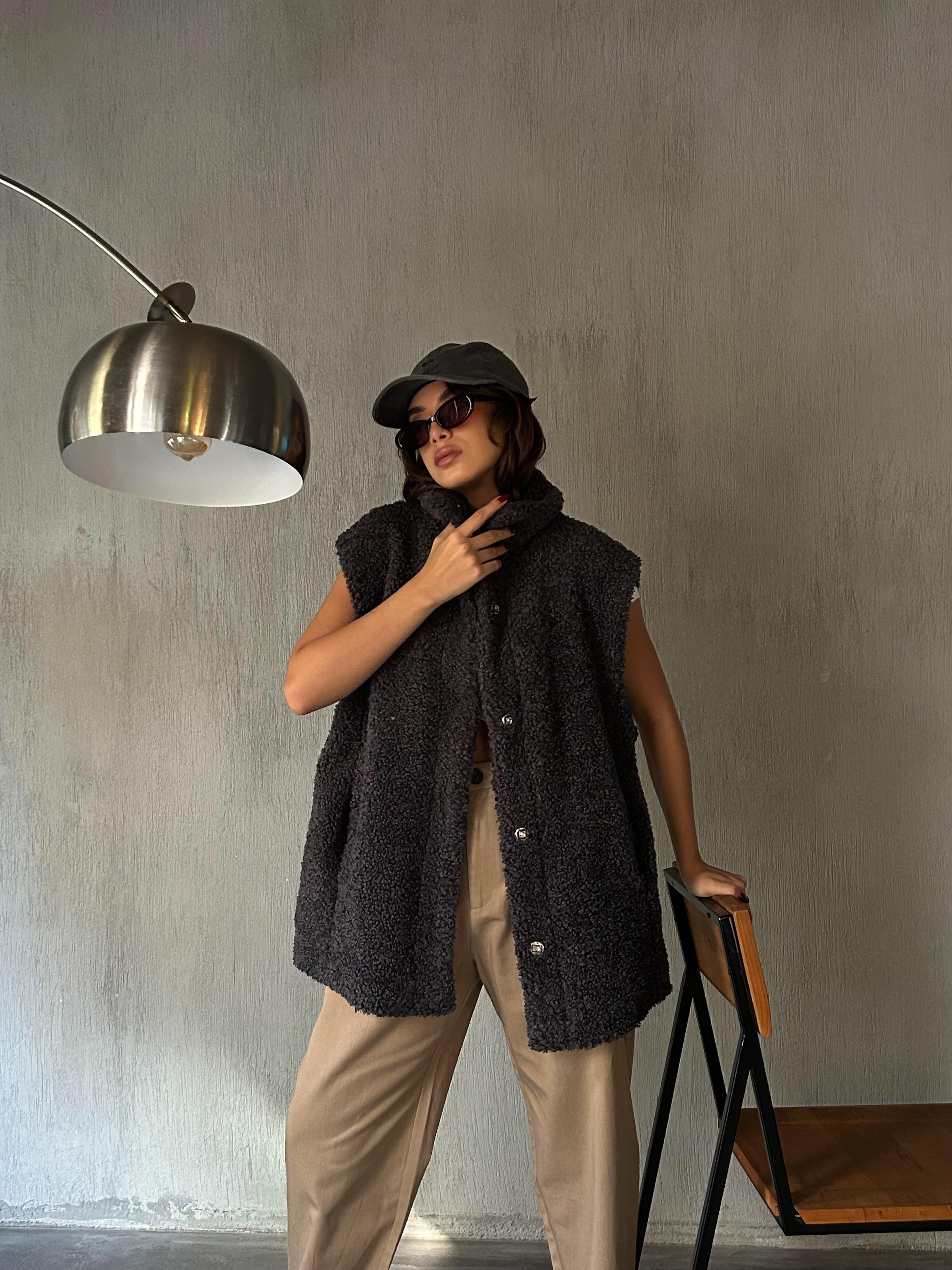 Kadın Antrasit Gizli Çıtçıt Detaylı Astarlı Peluş Yelek 28267