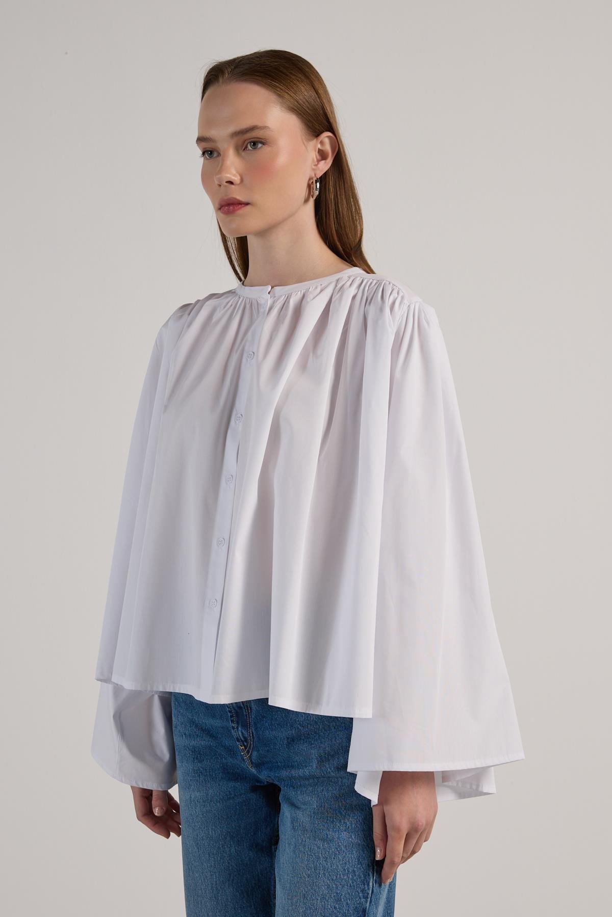 Kadın Beyaz Büzgülü Oversize Tasarım Gömlek 30018