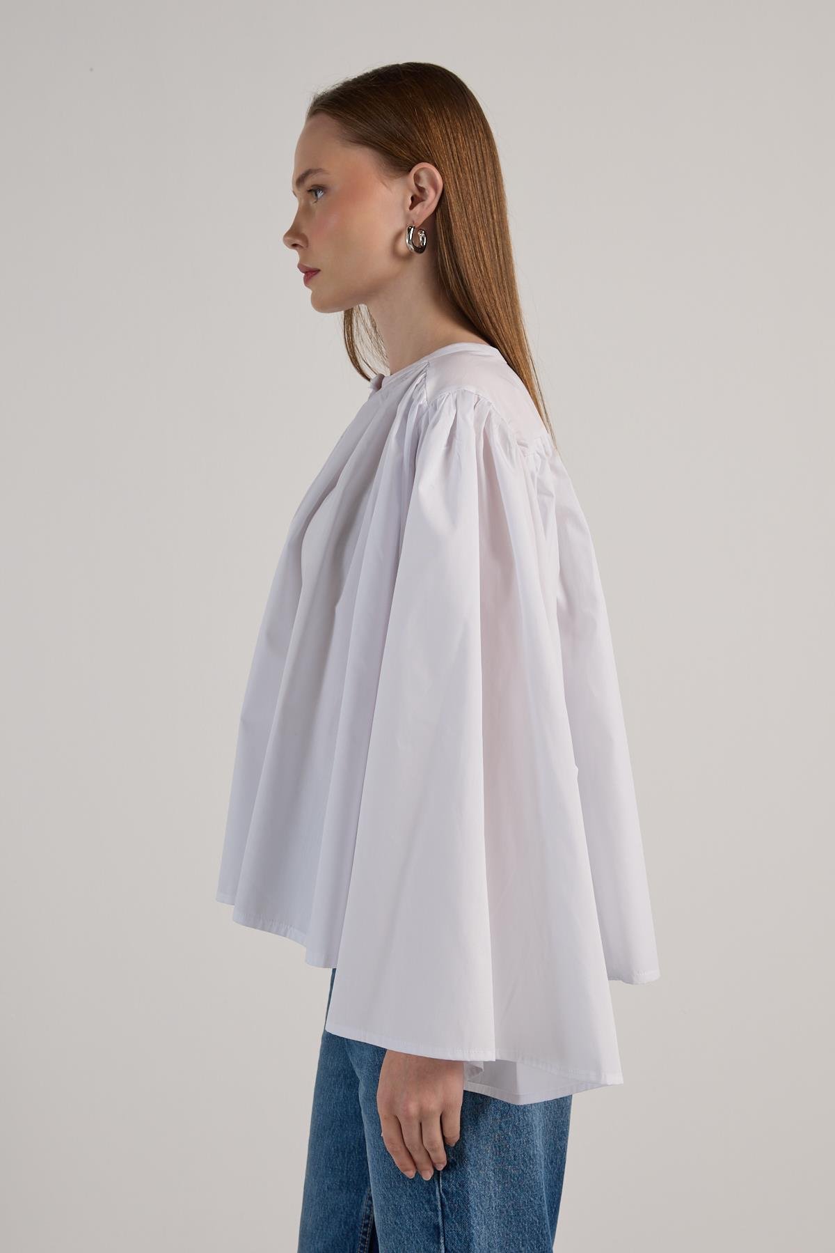 Kadın Beyaz Büzgülü Oversize Tasarım Gömlek 30018