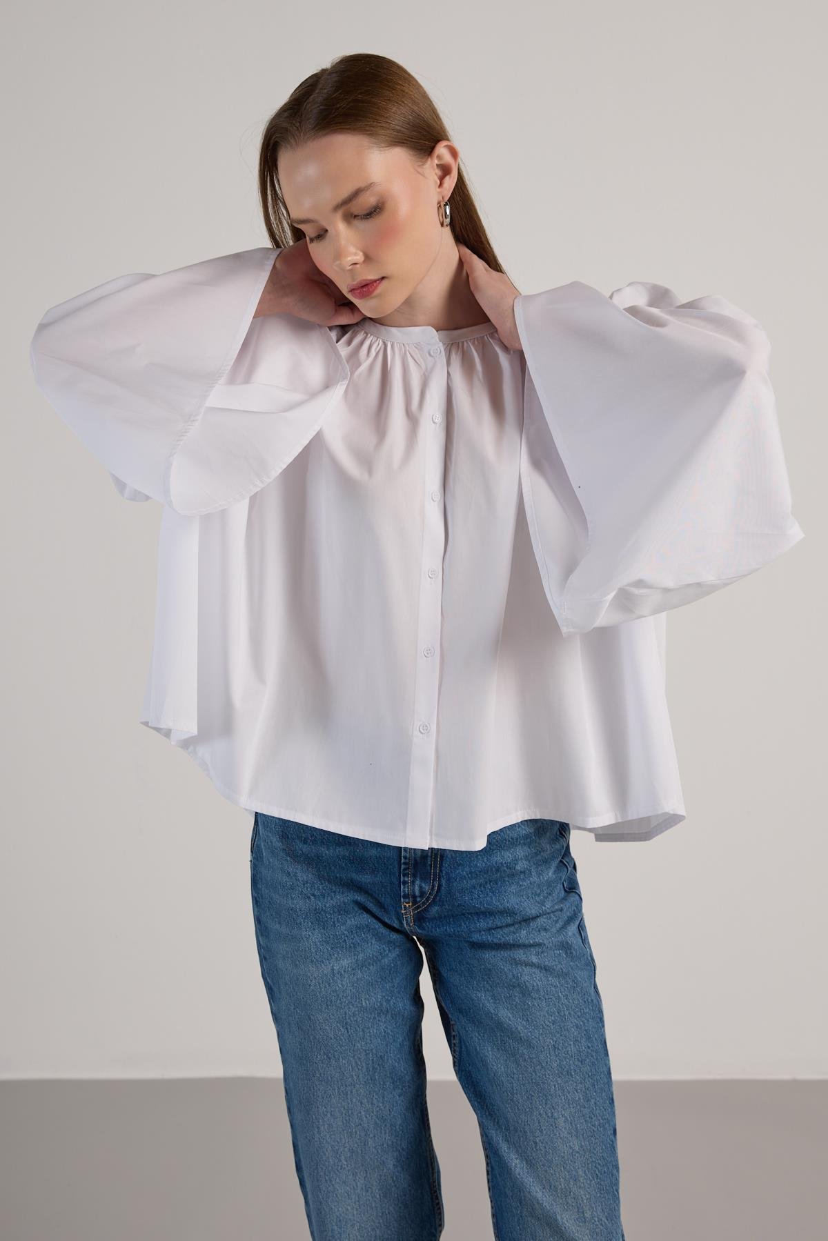 Kadın Beyaz Büzgülü Oversize Tasarım Gömlek 30018