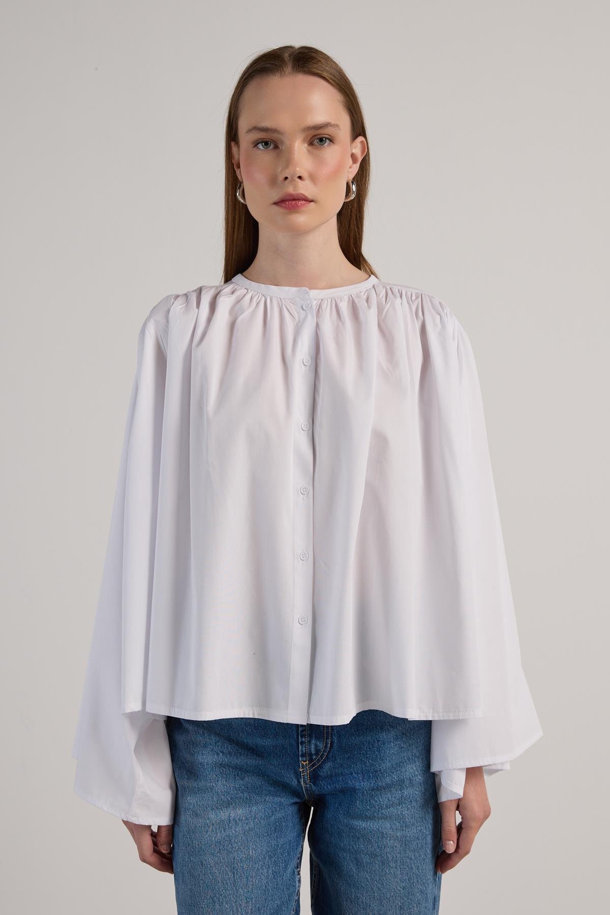 Kadın Beyaz Büzgülü Oversize Tasarım Gömlek 30018