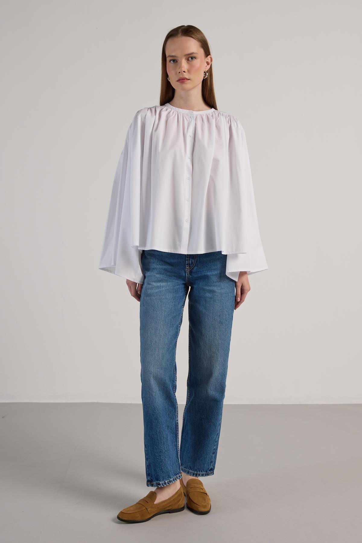 Kadın Beyaz Büzgülü Oversize Tasarım Gömlek 30018