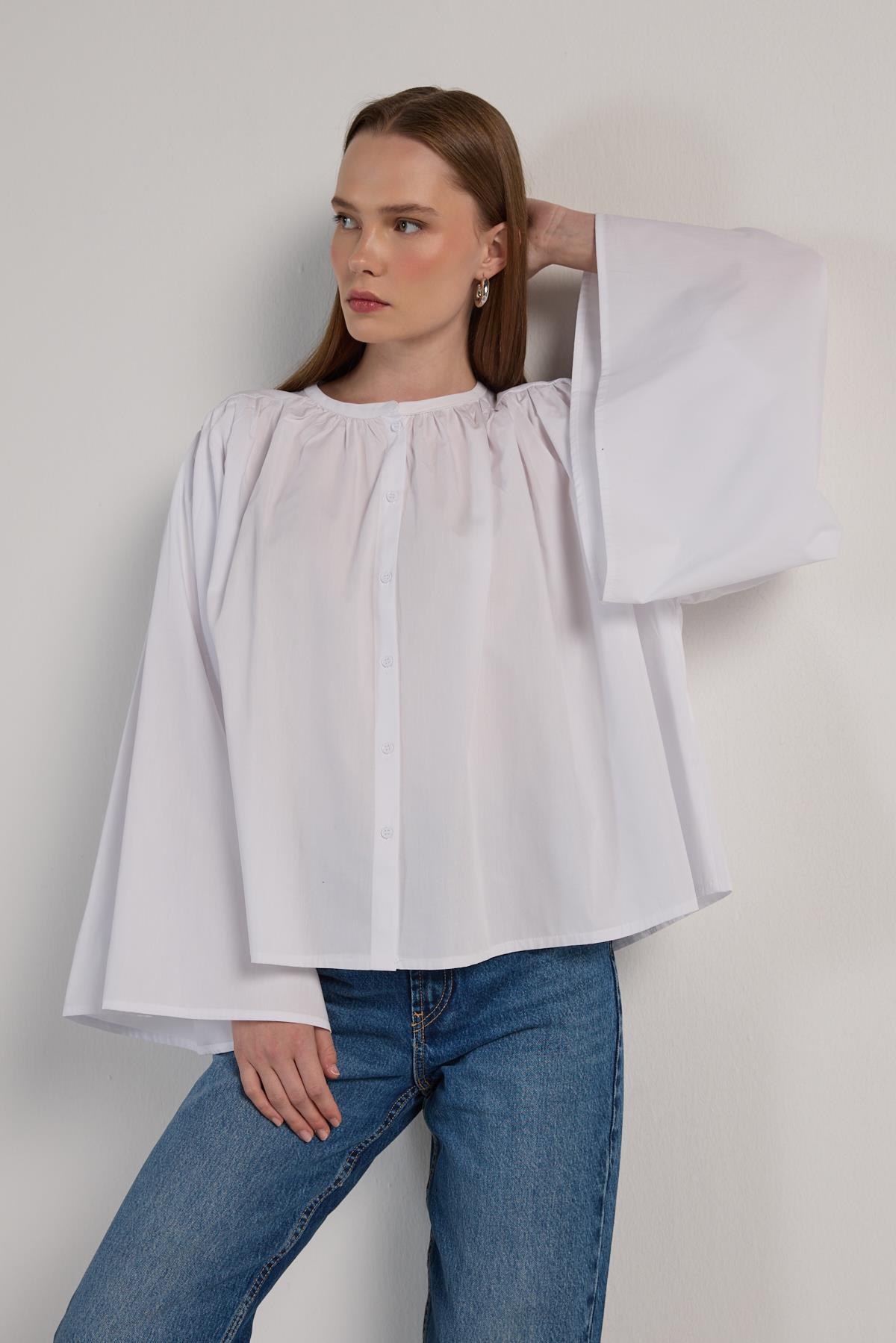 Kadın Beyaz Büzgülü Oversize Tasarım Gömlek 30018