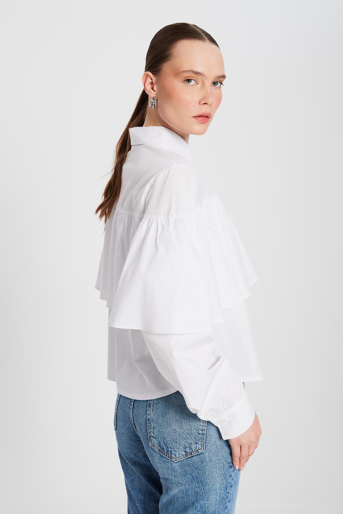 Kadın Beyaz Fırfırlı Pamuk Kumaş Geniş Kesim Gömlek 29136