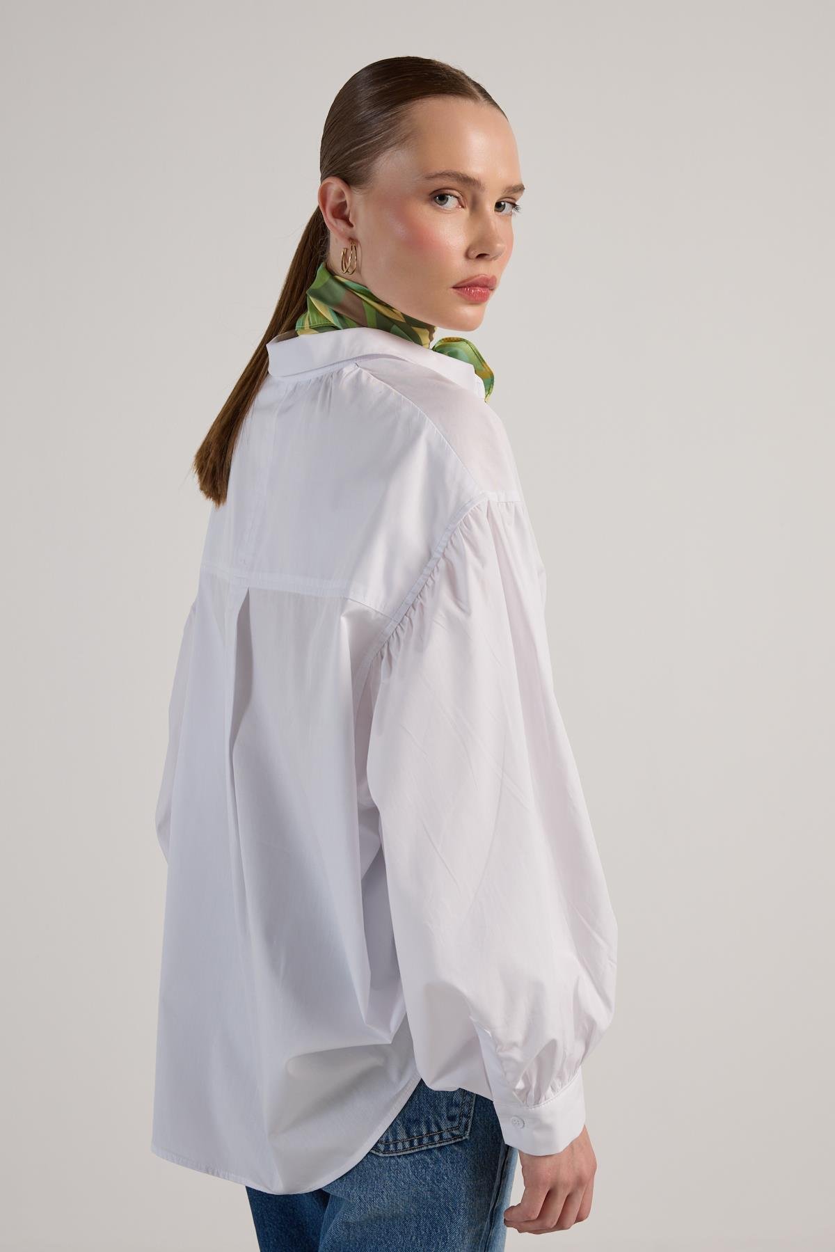 Kadın Beyaz Pileli Cep Detaylı Oversize Gömlek 30062