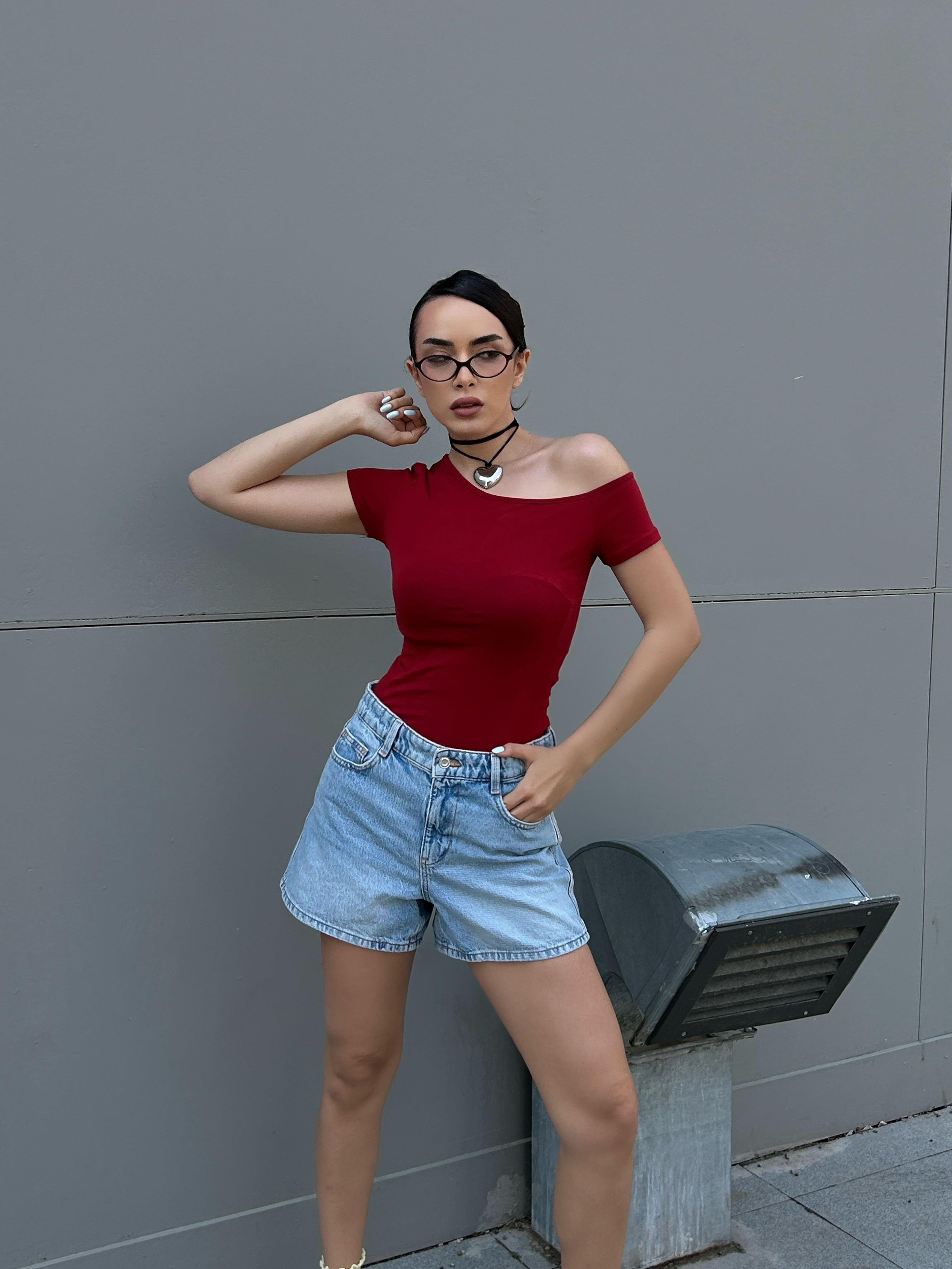 Kadın Bordo Kayık Yaka Pamuk Kumaş Kısa Kollu Body 29129