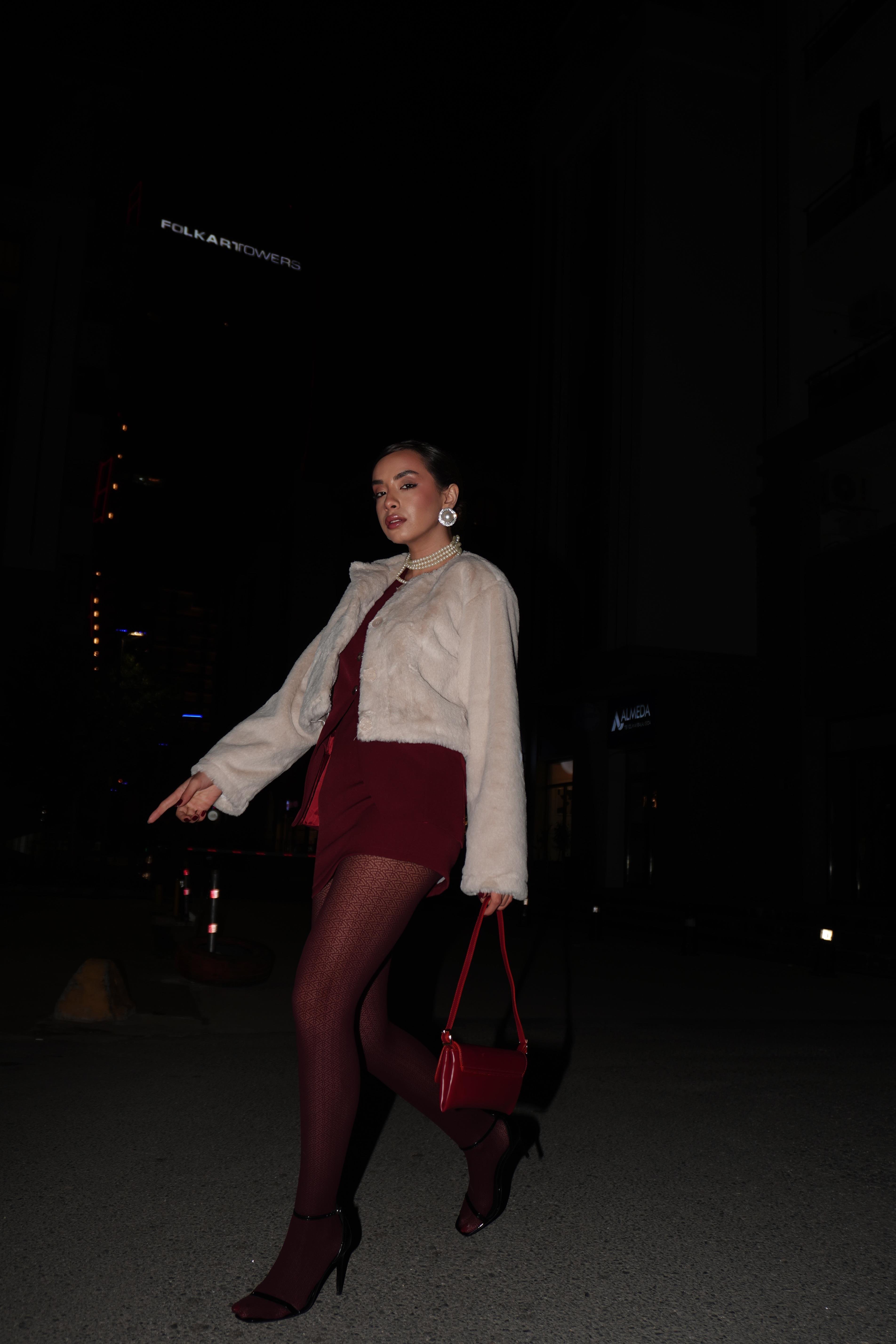 Kadın Ekru Astarlı Yakasız Kısa Kürk Kaban 28363