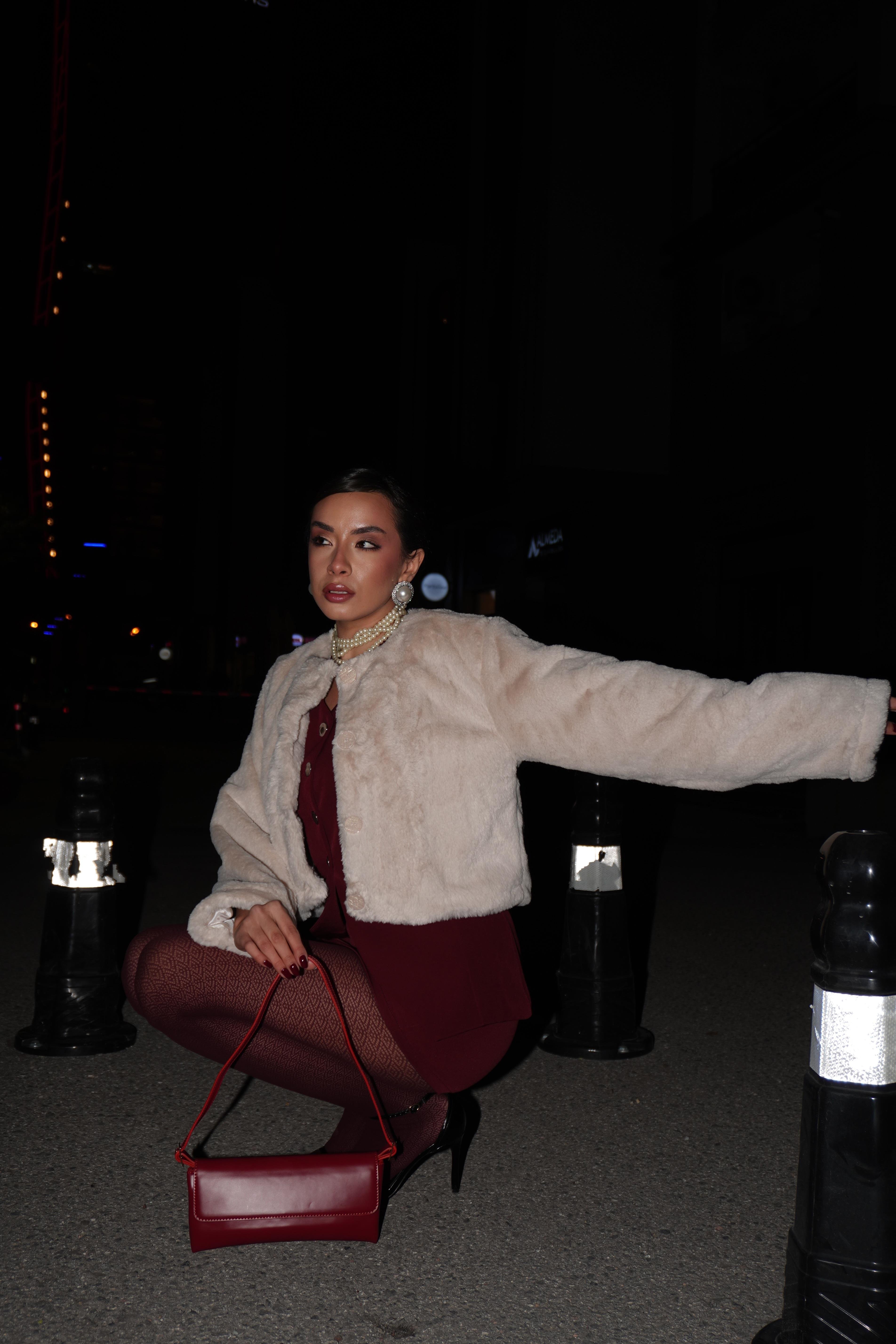 Kadın Ekru Astarlı Yakasız Kısa Kürk Kaban 28363