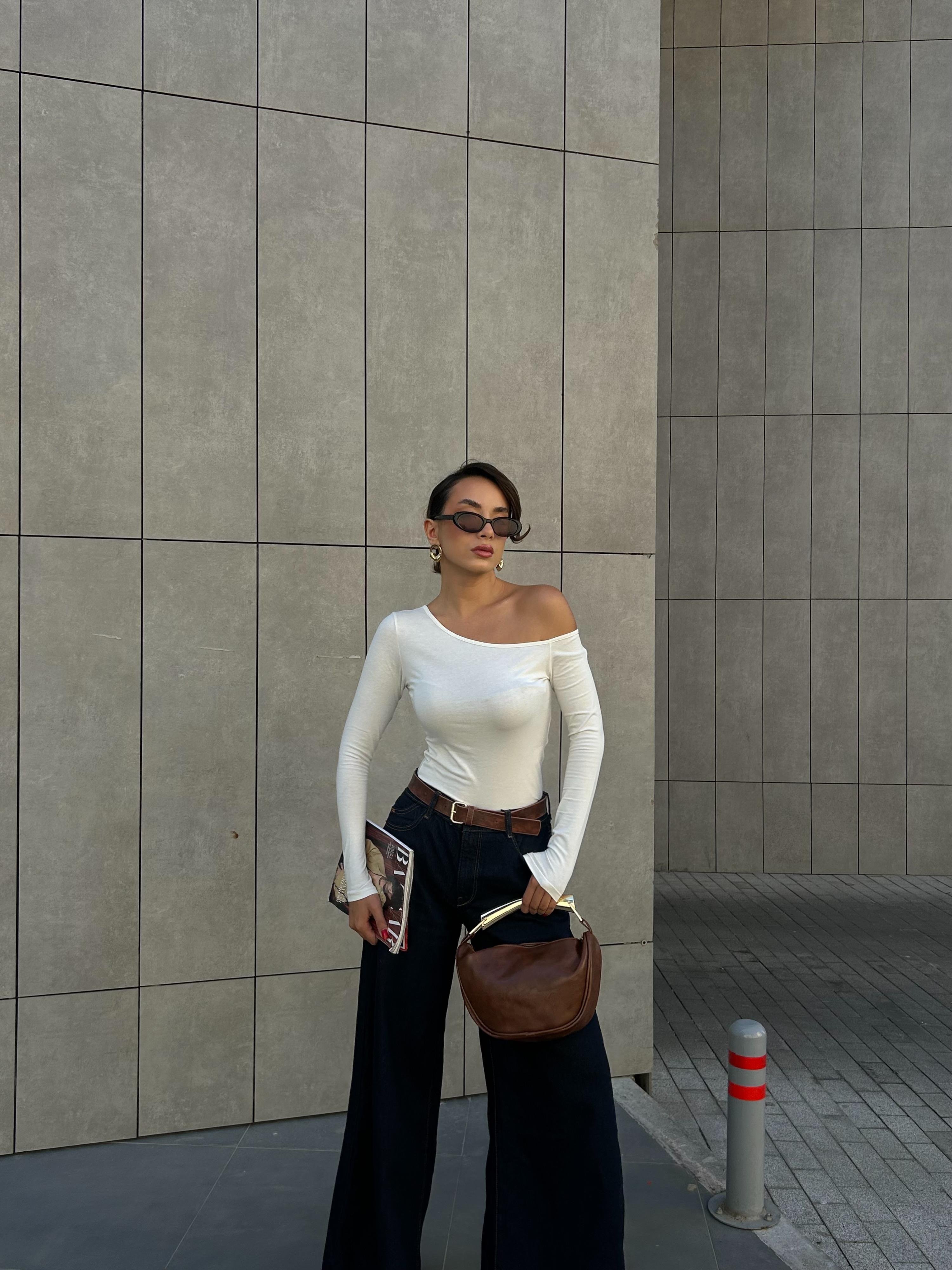 Kadın Ekru Kayık Yaka Pamuk Kumaş Bluz