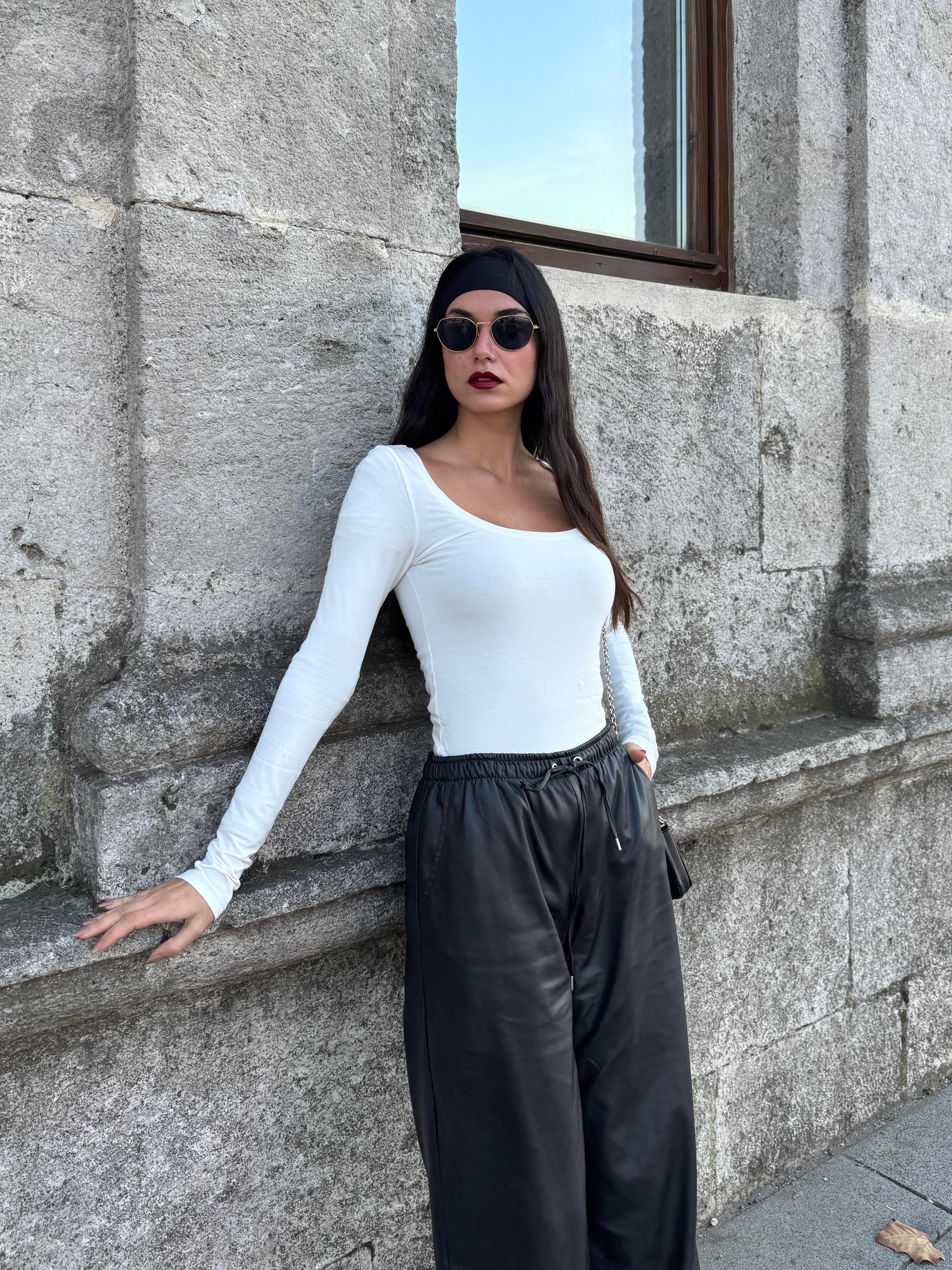 Kadın Ekru Kayık Yaka Pamuklu Body 28338
