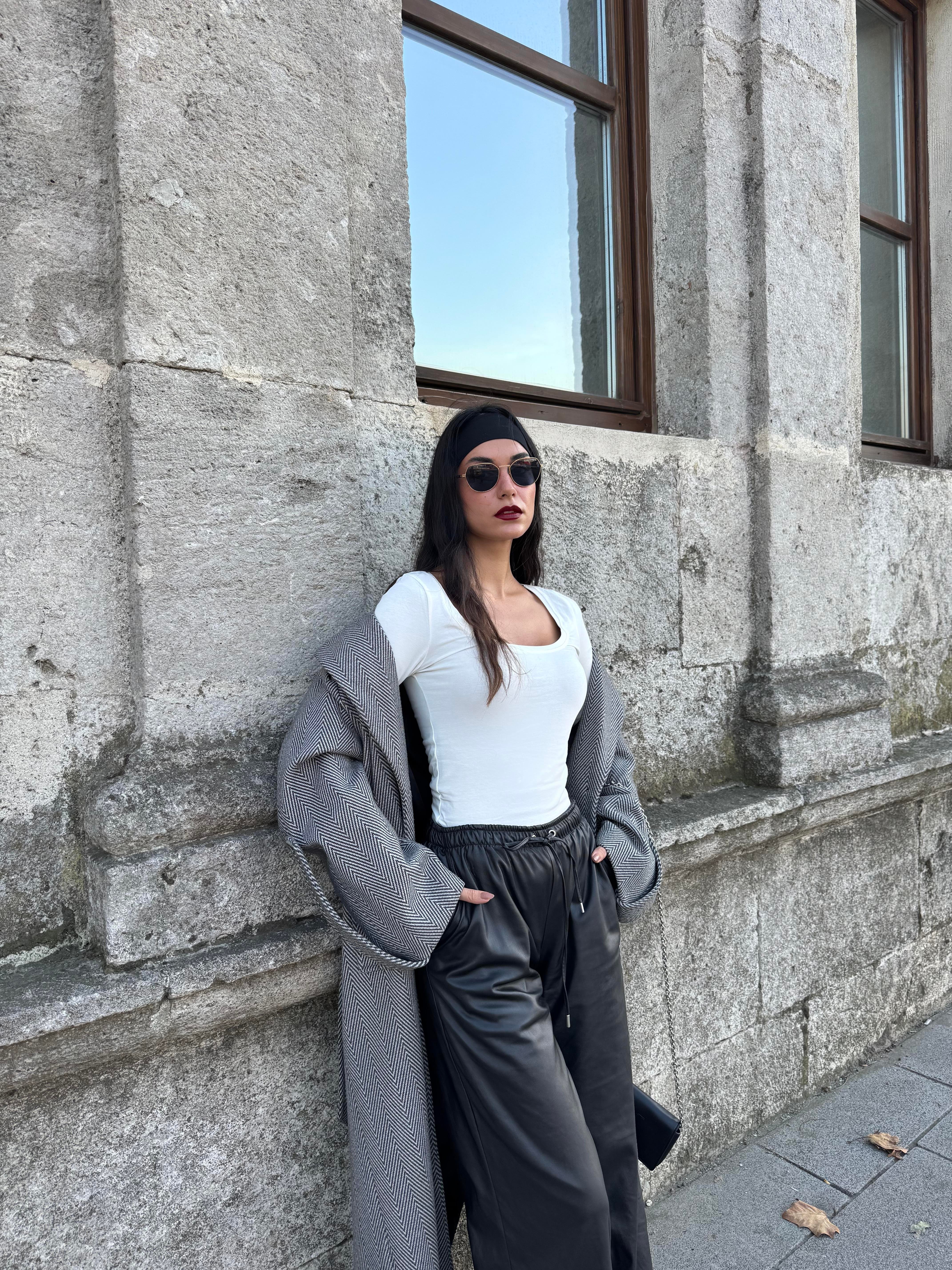 Kadın Ekru Kayık Yaka Pamuklu Body 28338