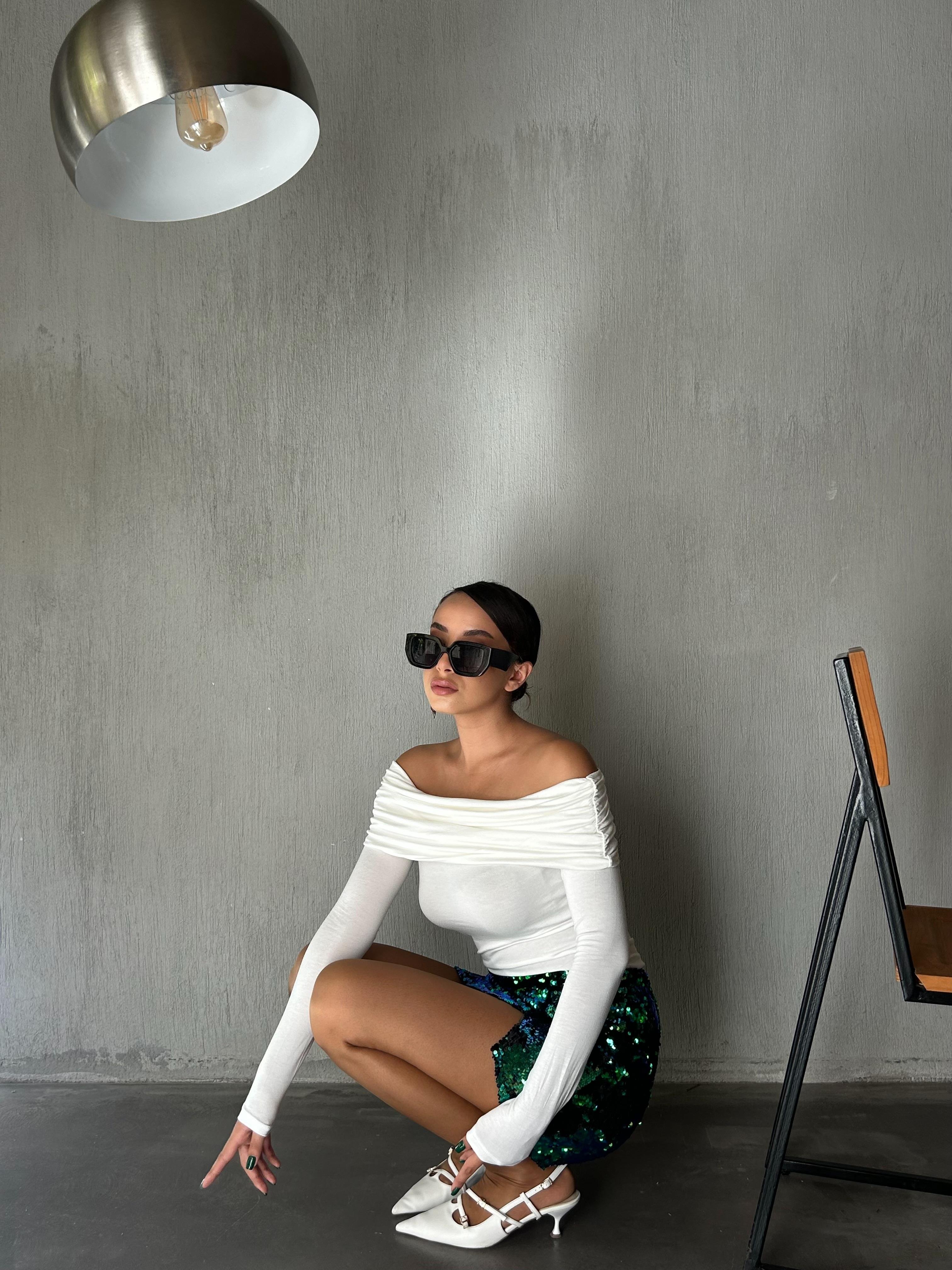 Kadın Ekru Madonna Yaka Likralı Viskon Uzun Kollu Bluz 28218