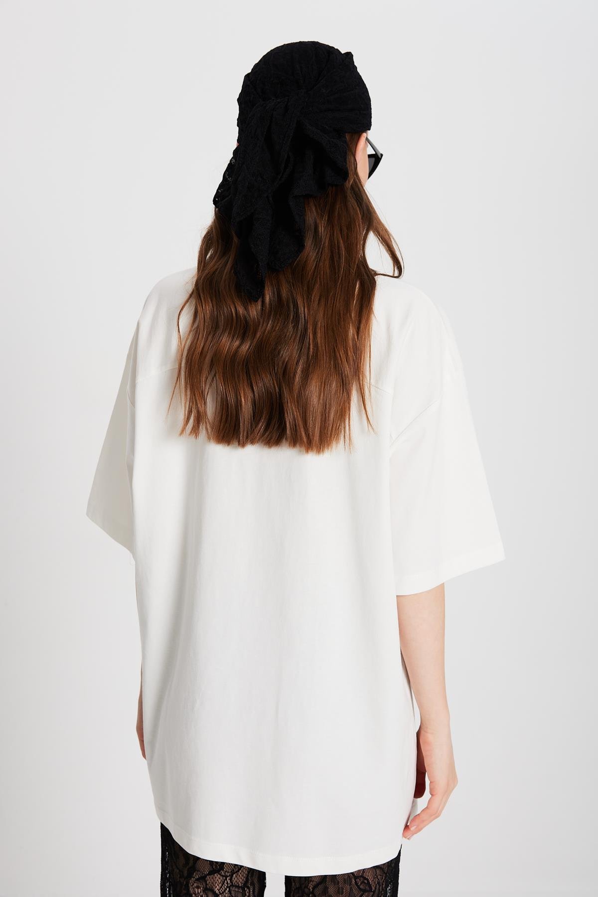 Kadın Ekru Oversize Nakışlı T-shirt 29160
