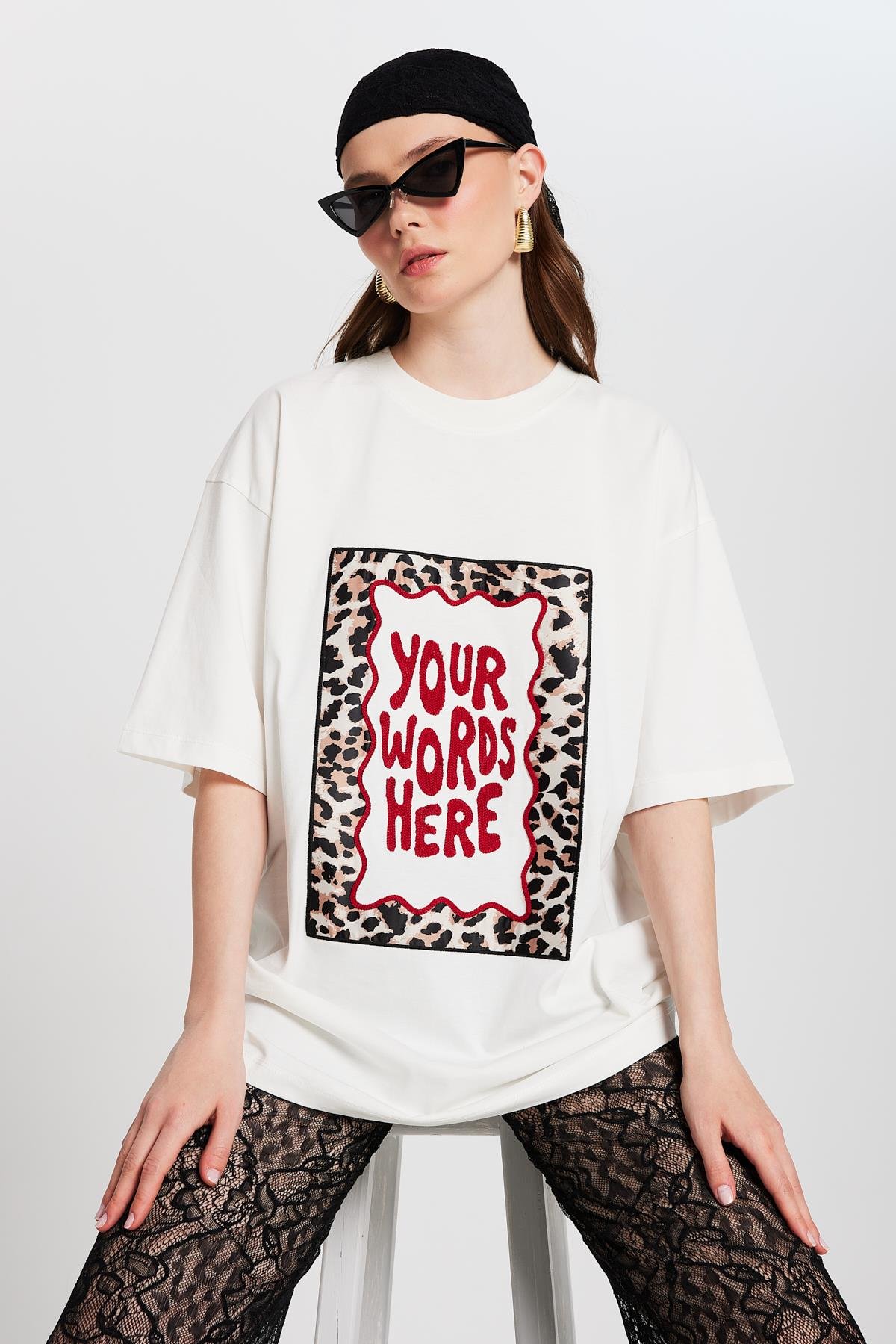 Kadın Ekru Oversize Nakışlı T-shirt 29160