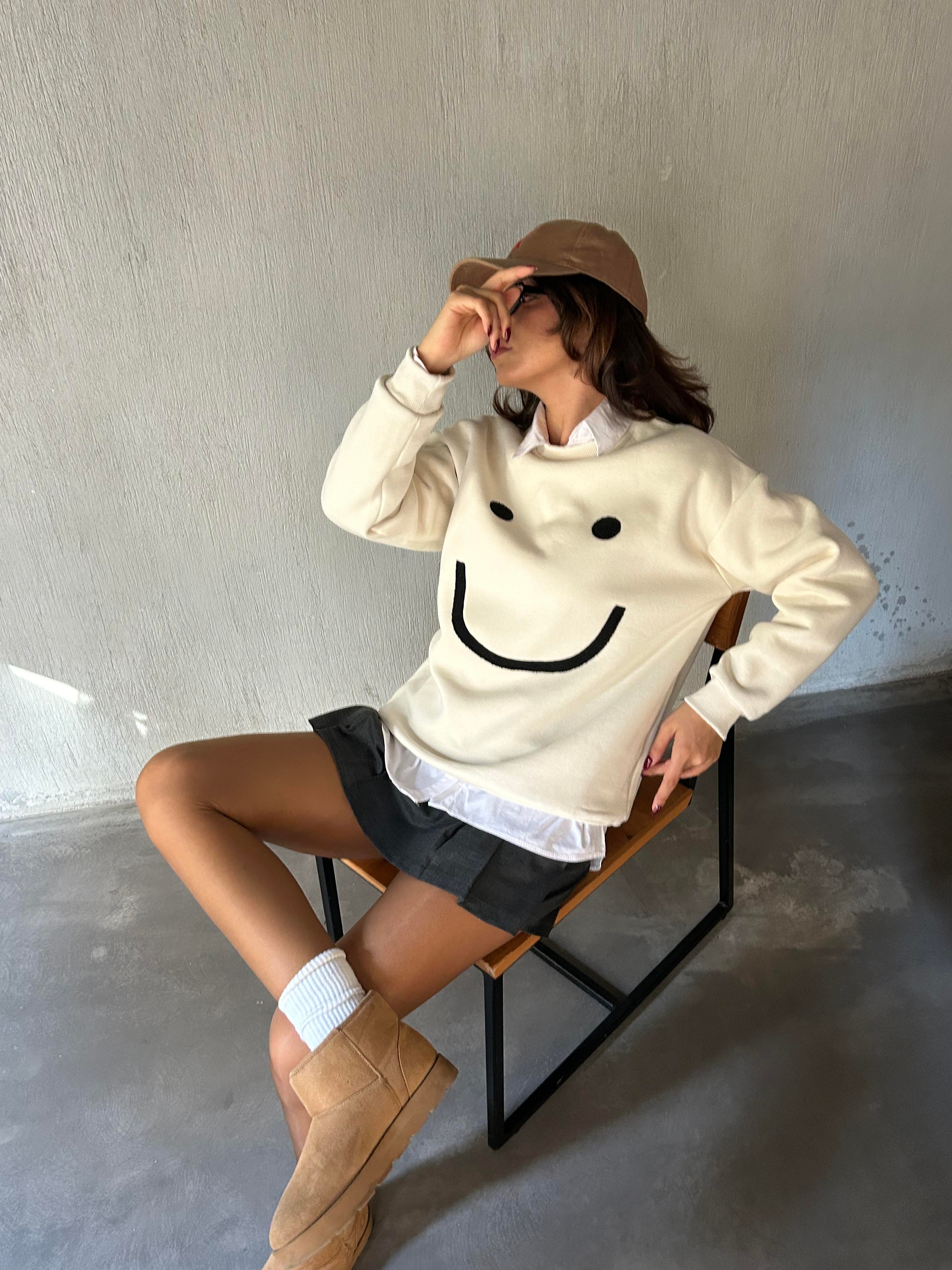 Kadın Ekru Smile Süzene Nakışlı 3 İplik Şardonlu Geniş Kesim Sweatshirt 28313