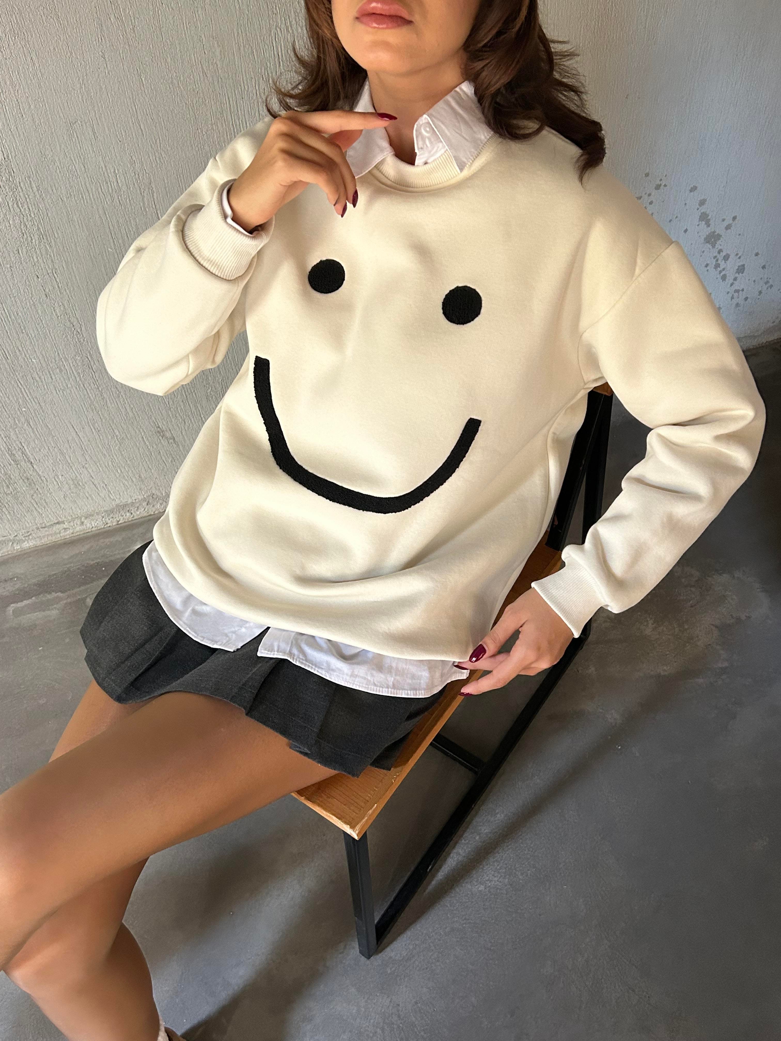 Kadın Ekru Smile Süzene Nakışlı 3 İplik Şardonlu Geniş Kesim Sweatshirt 28313
