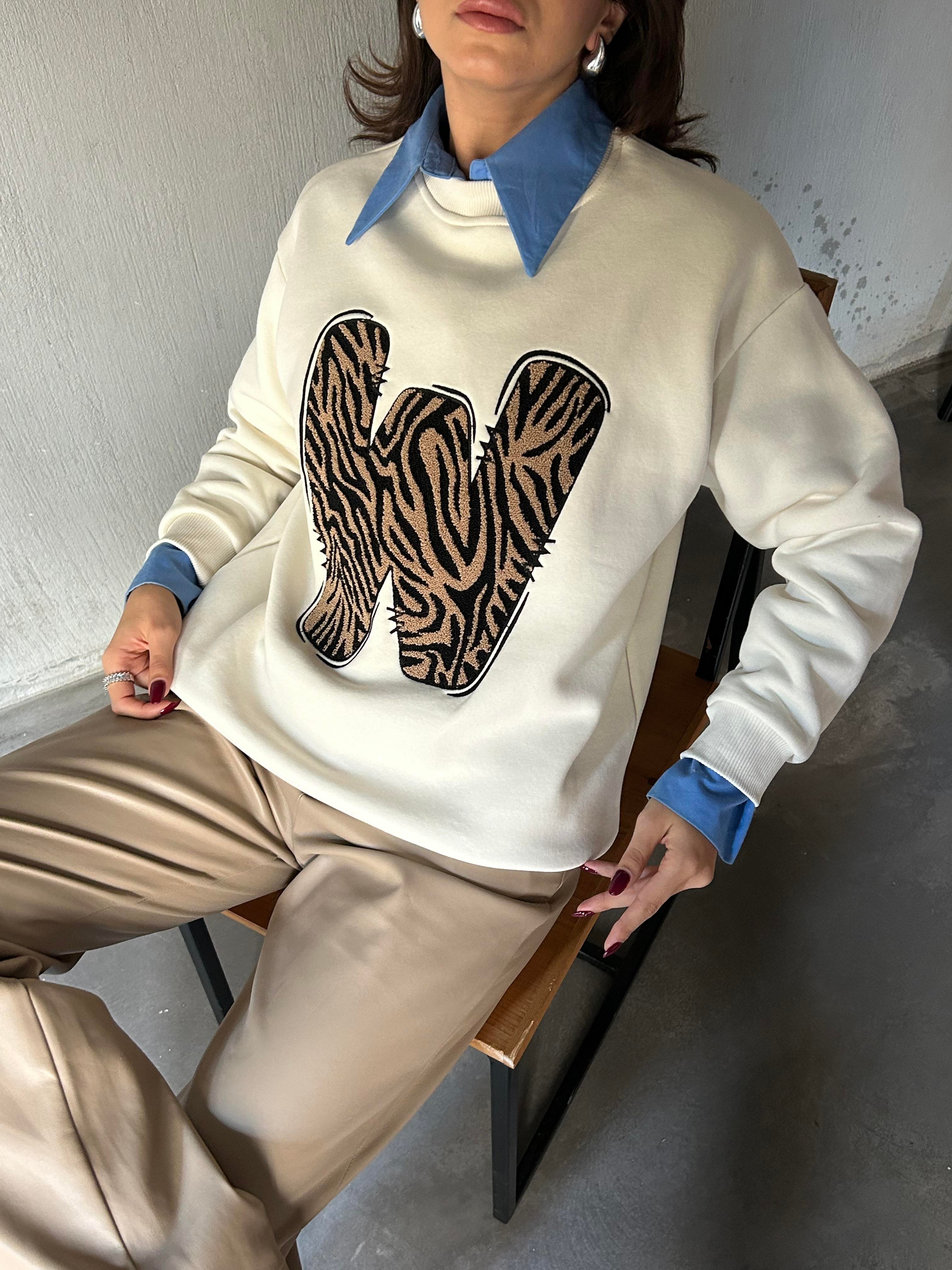 Kadın Ekru Süzene Nakışlı 3 İplik Şardonlu Geniş Kesim Sweatshirt 28314