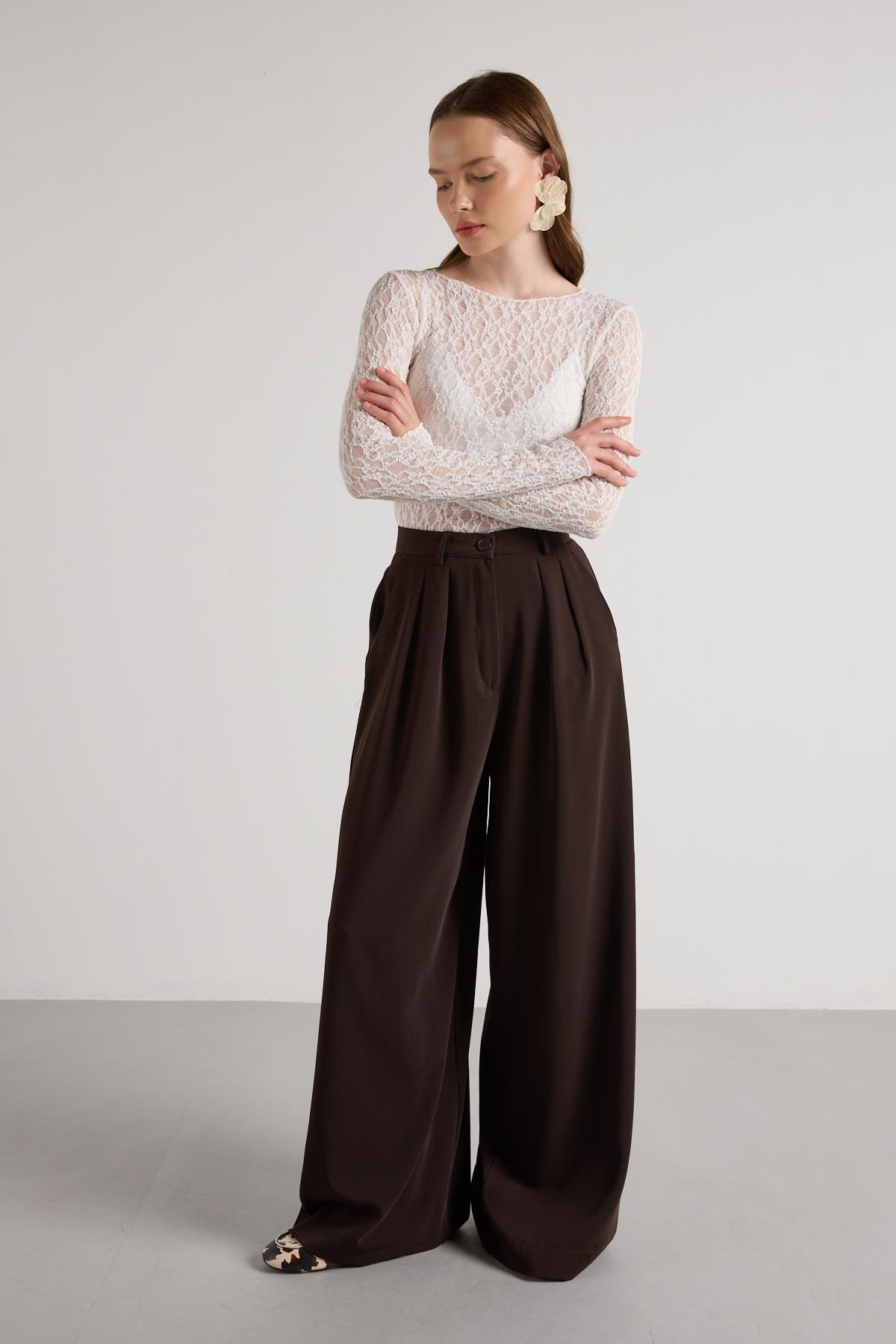 Kadın Ekru Transparan Dantel Kısa Likralı Bluz 30051