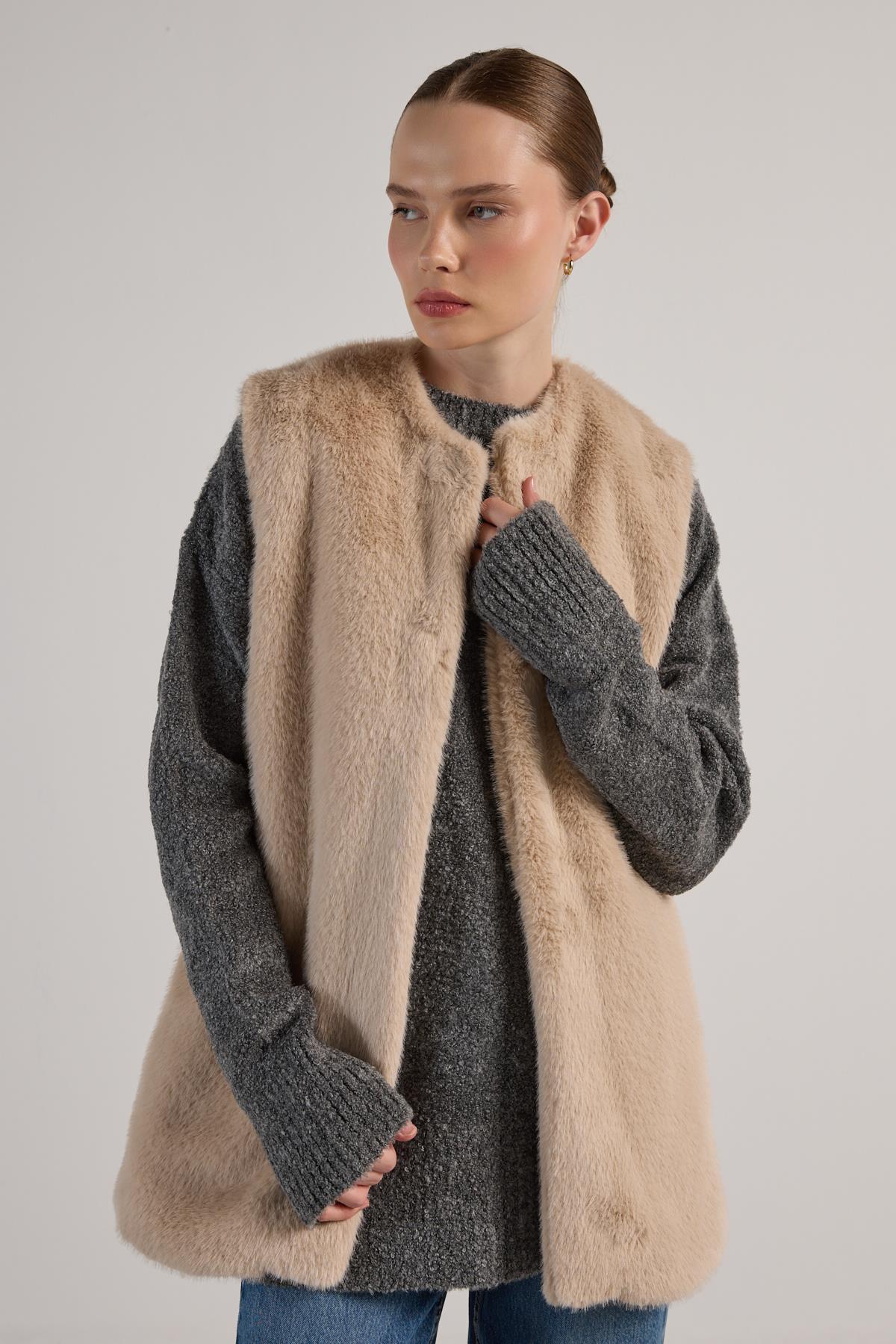 Kadın Ekru Uzun Astarlı Kürk Yelek 30072