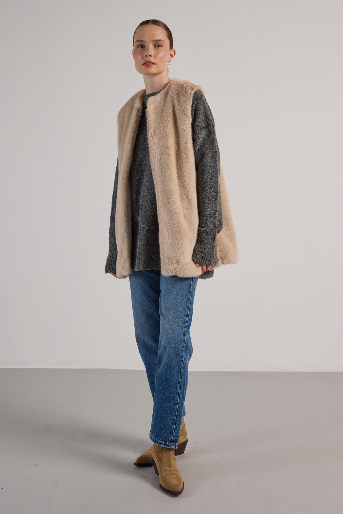 Kadın Ekru Uzun Astarlı Kürk Yelek 30072