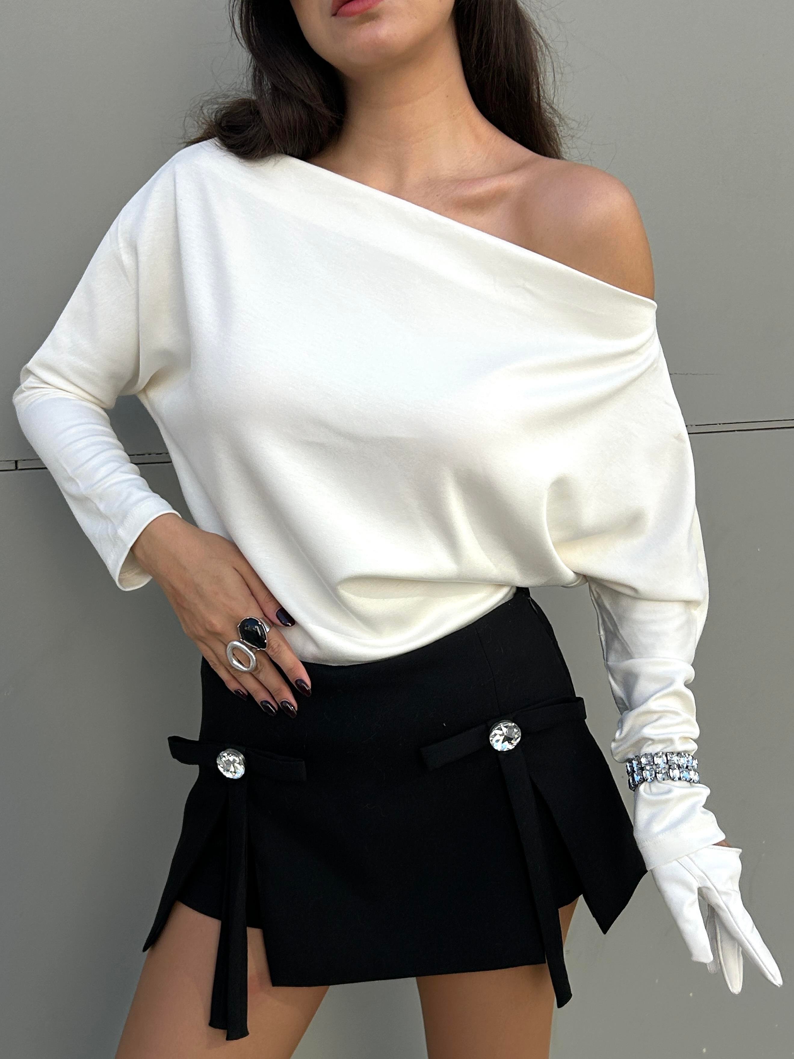 Kadın Ekru Uzun Kollu Omuzu Açık Bluz 30100
