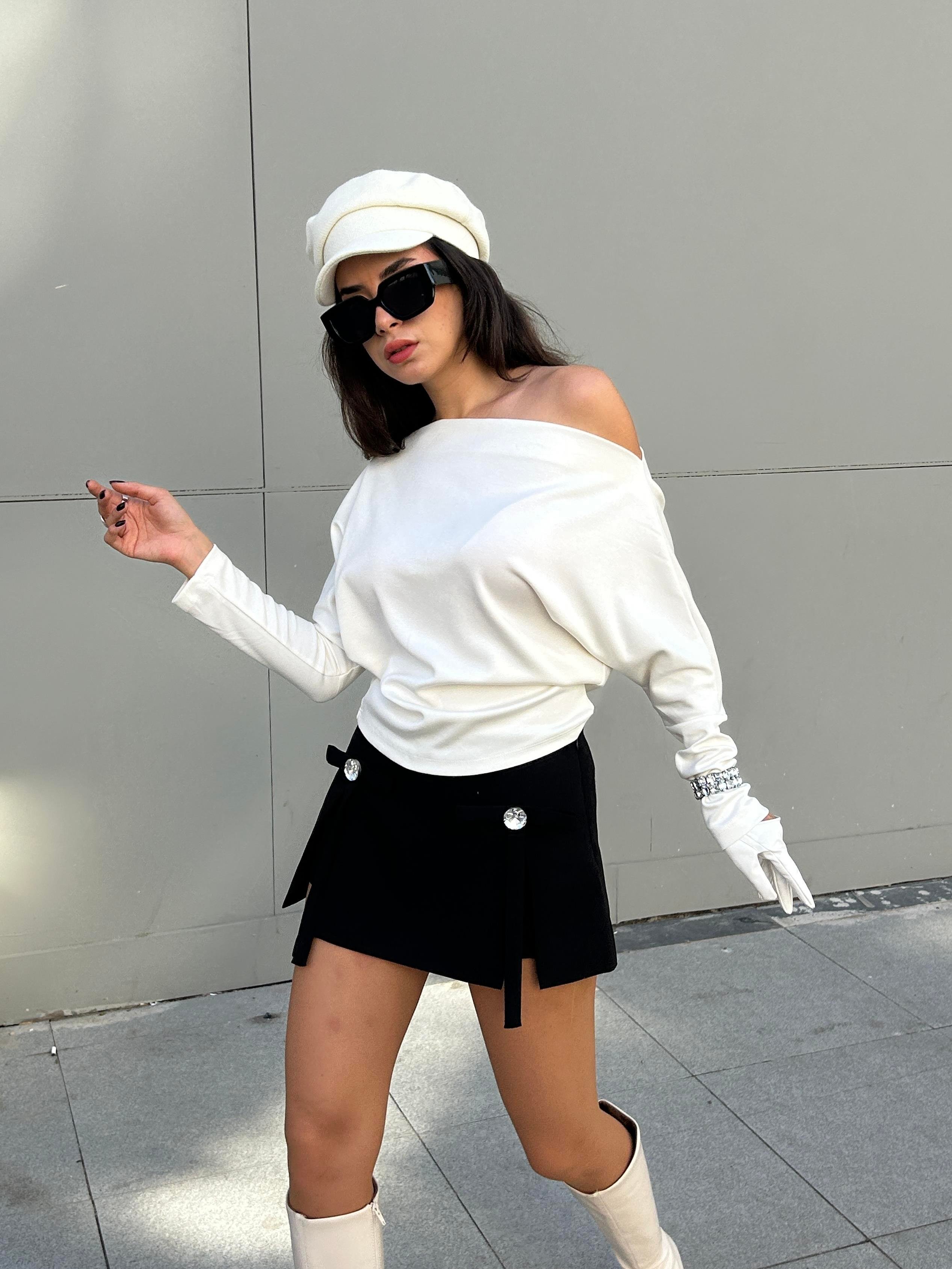 Kadın Ekru Uzun Kollu Omuzu Açık Bluz 30100