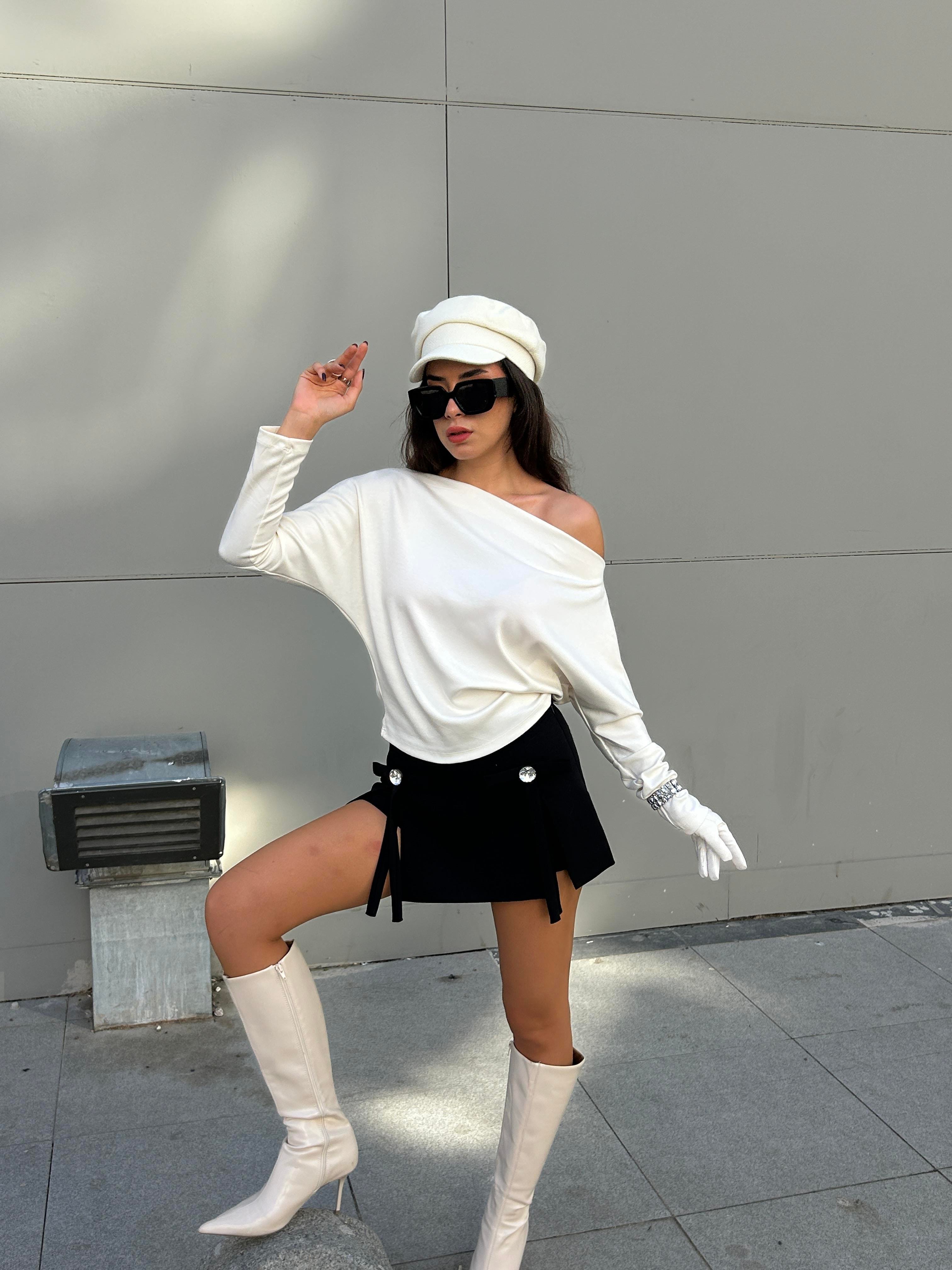 Kadın Ekru Uzun Kollu Omuzu Açık Bluz 30100