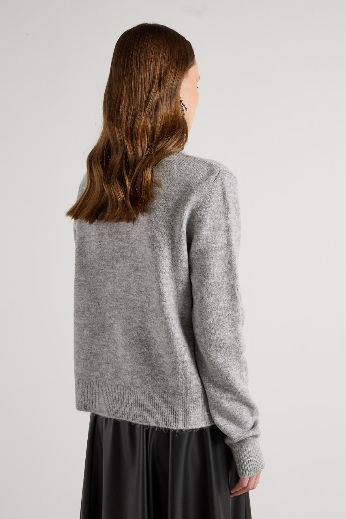 Kadın Gri Kurdela Detaylı Kısa Tasarım Hırka 30034