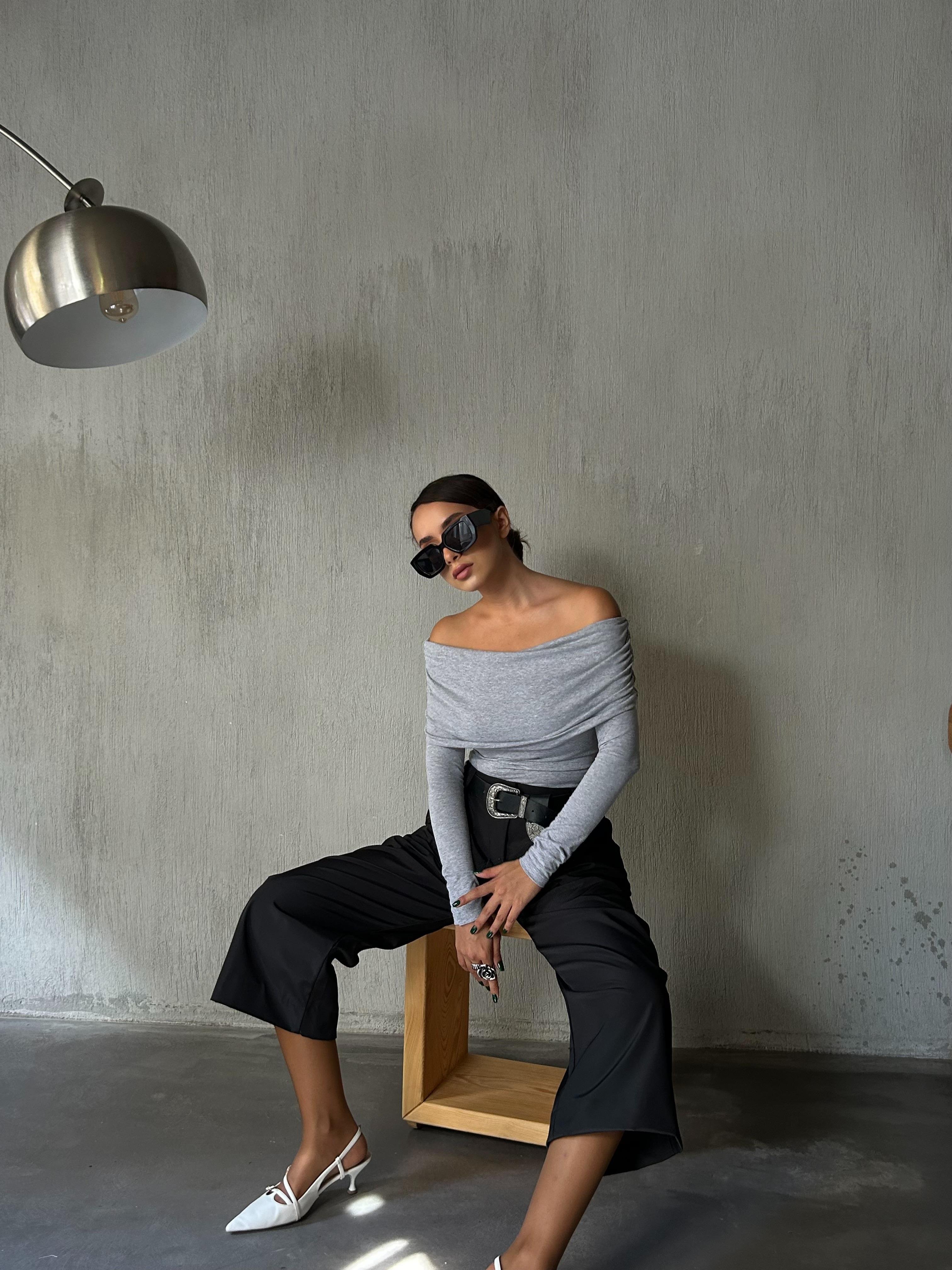 Kadın Gri Madonna Yaka Likralı Viskon Uzun Kollu Bluz 28218