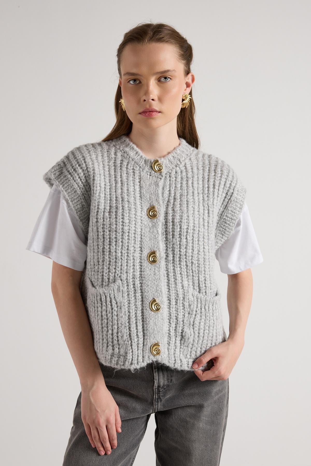 Kadın Gri Saç Örgü Düğme Detaylı Triko Yelek 5584