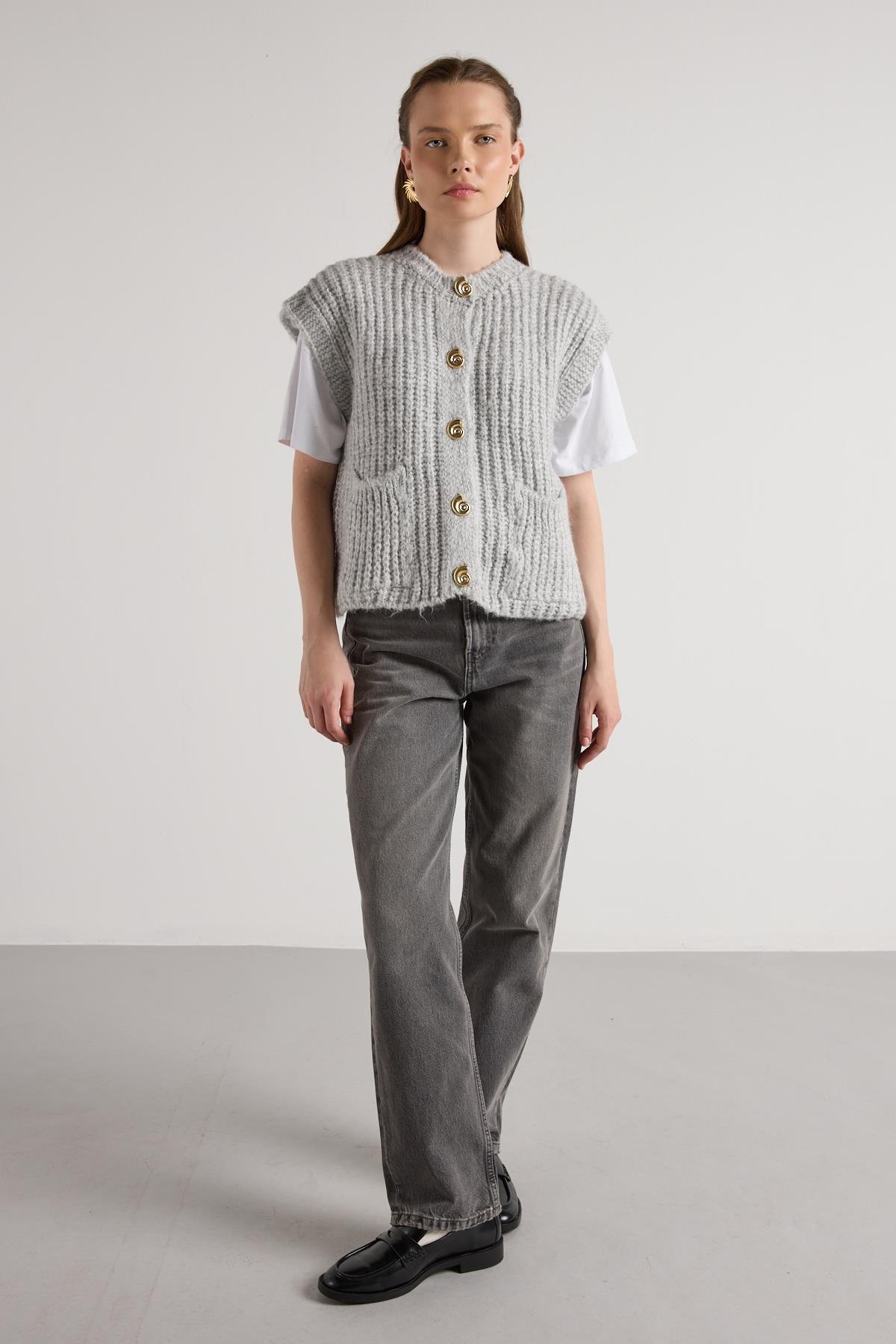 Kadın Gri Saç Örgü Düğme Detaylı Triko Yelek 5584