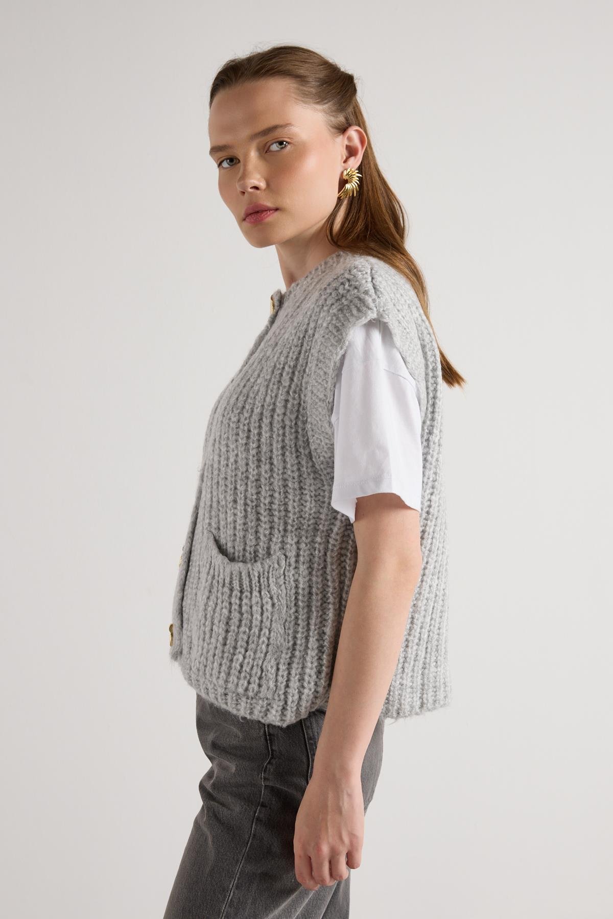 Kadın Gri Saç Örgü Düğme Detaylı Triko Yelek 5584