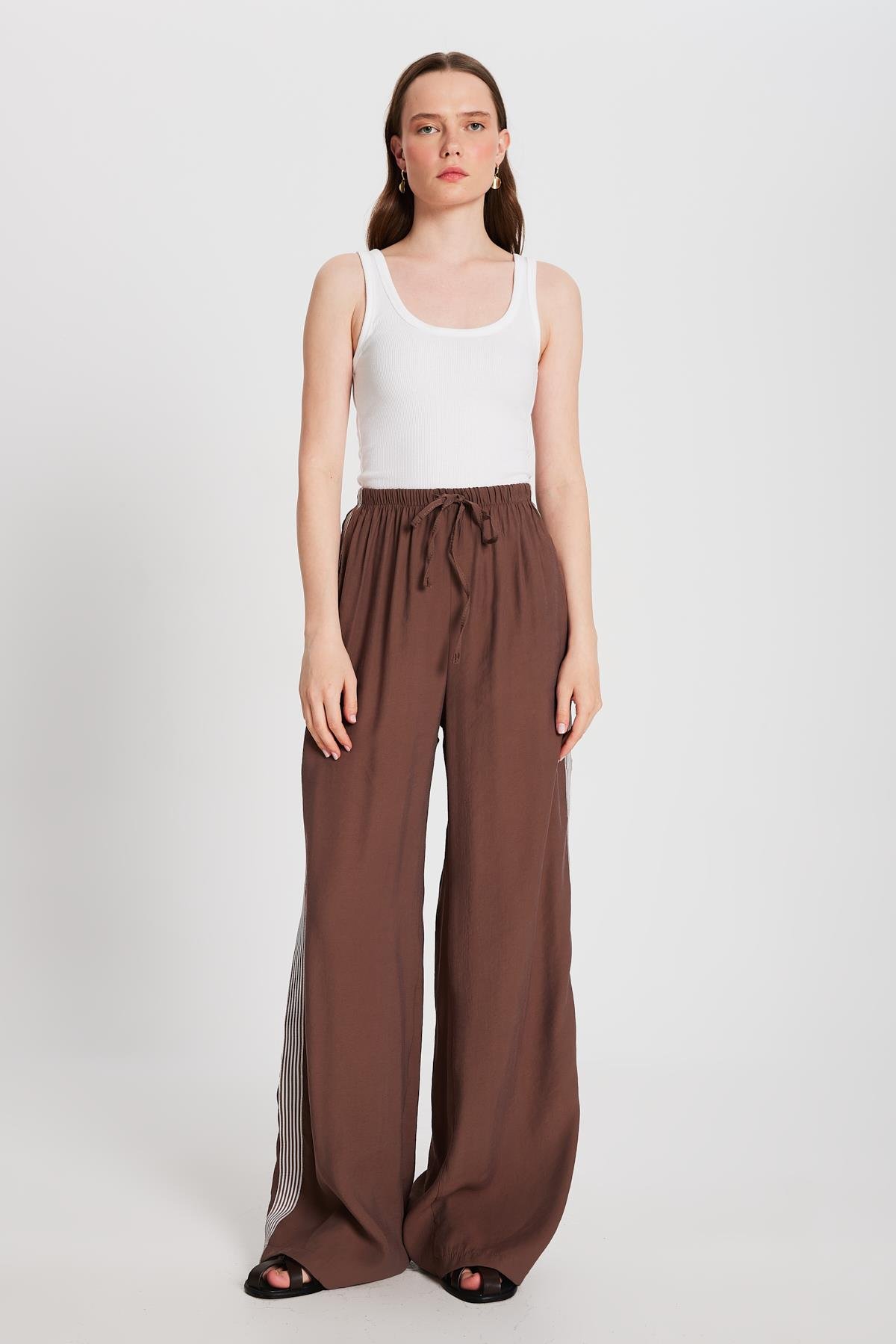 Kadın Kahve %100 Modal Bol Kesim Yanları Şeritli Pantolon 29139