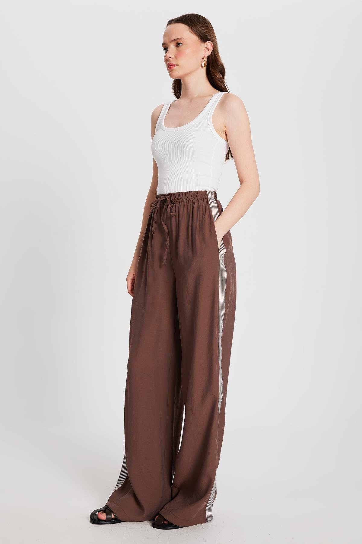 Kadın Kahve %100 Modal Bol Kesim Yanları Şeritli Pantolon 29139