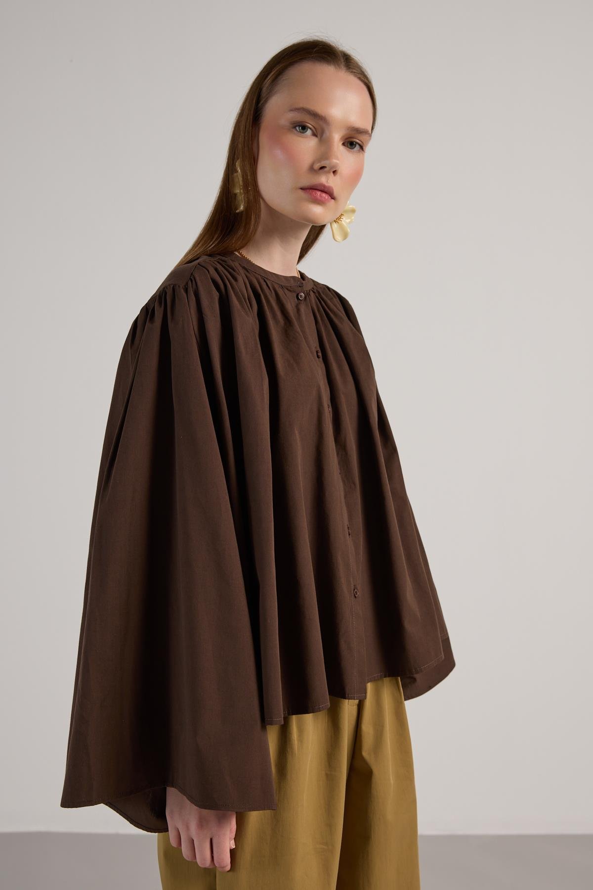 Kadın Kahve Büzgülü Oversize Tasarım Gömlek 30018