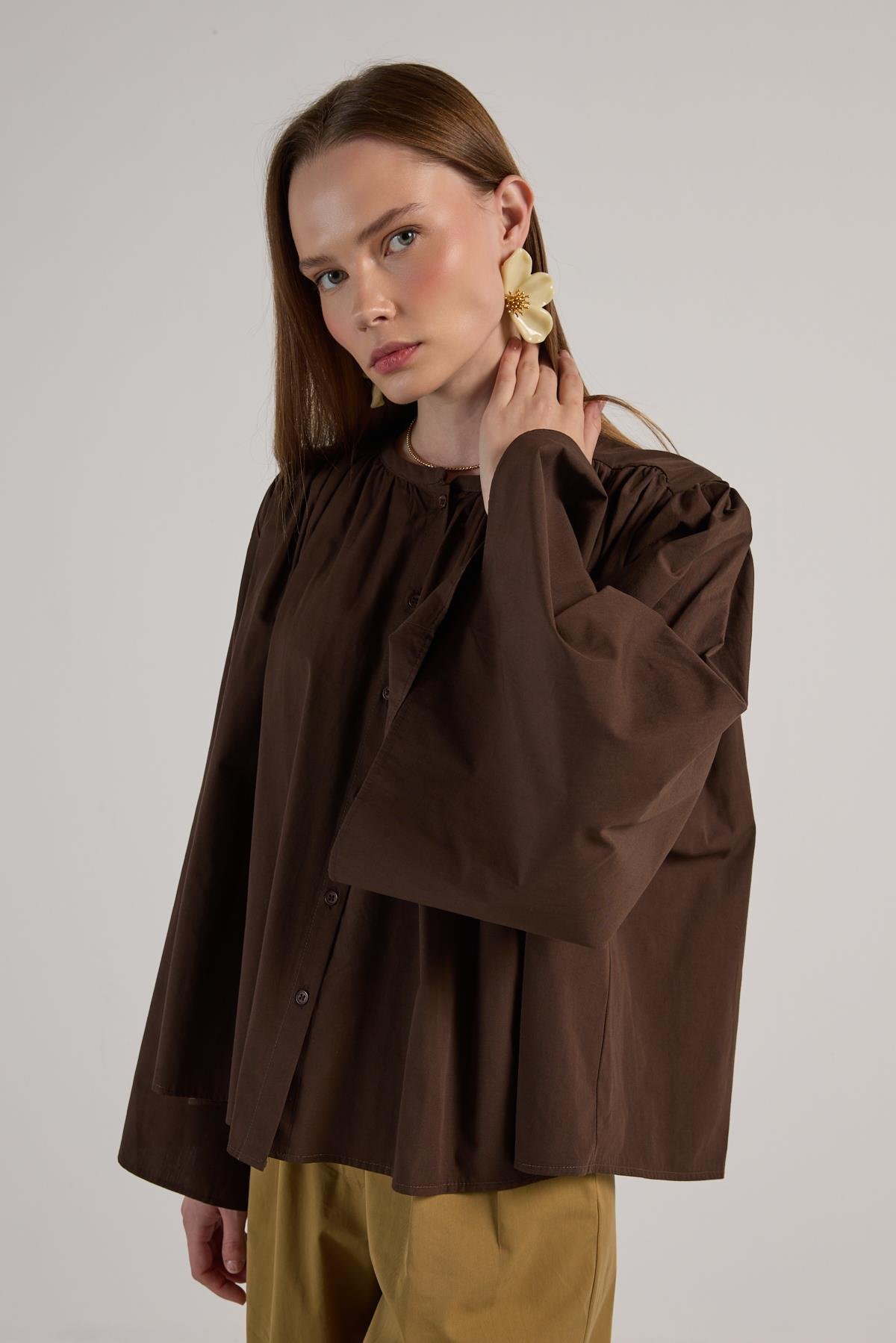 Kadın Kahve Büzgülü Oversize Tasarım Gömlek 30018