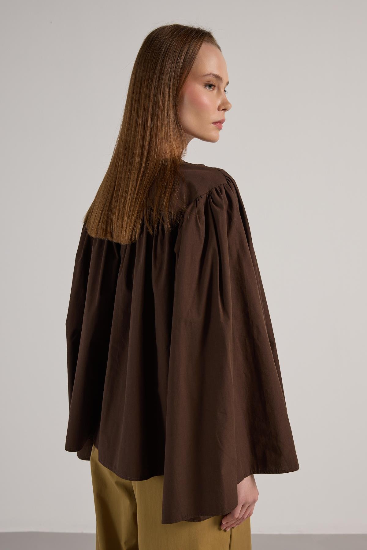 Kadın Kahve Büzgülü Oversize Tasarım Gömlek 30018