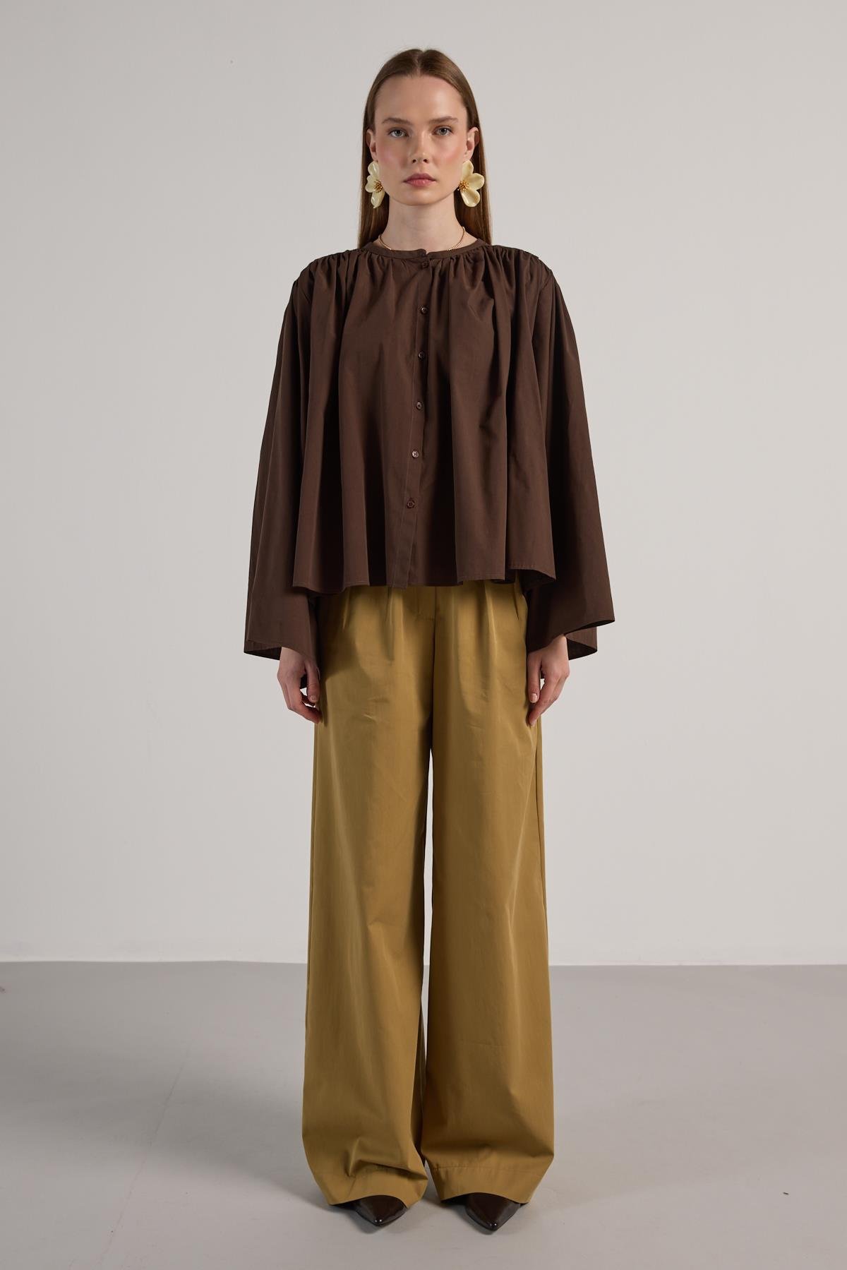 Kadın Kahve Büzgülü Oversize Tasarım Gömlek 30018