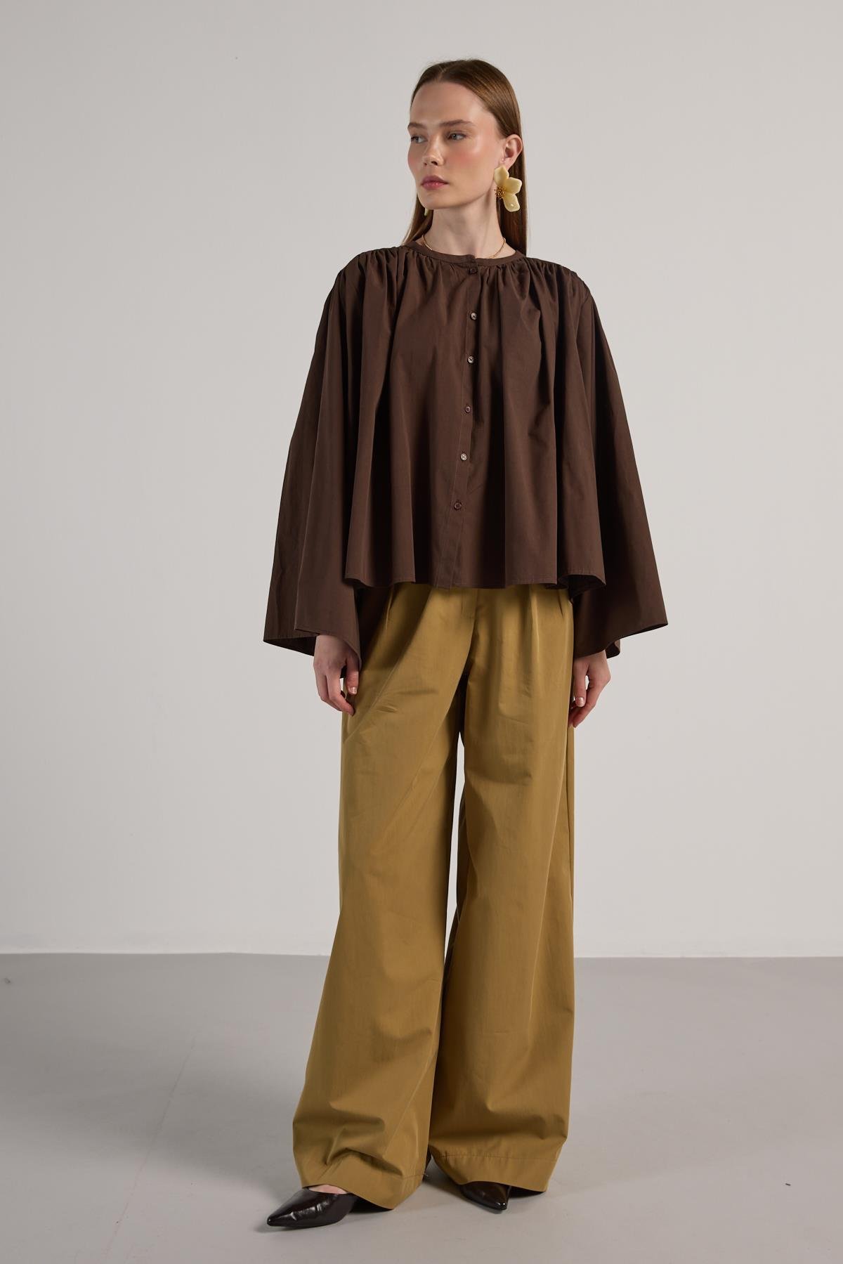 Kadın Kahve Büzgülü Oversize Tasarım Gömlek 30018