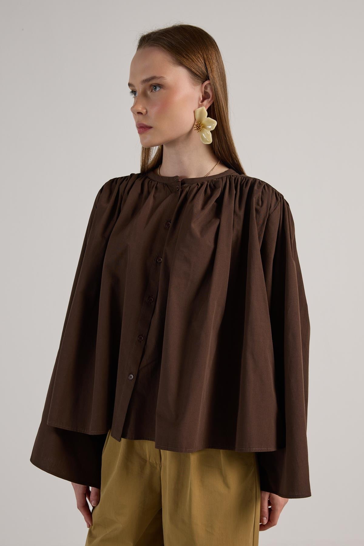 Kadın Kahve Büzgülü Oversize Tasarım Gömlek 30018