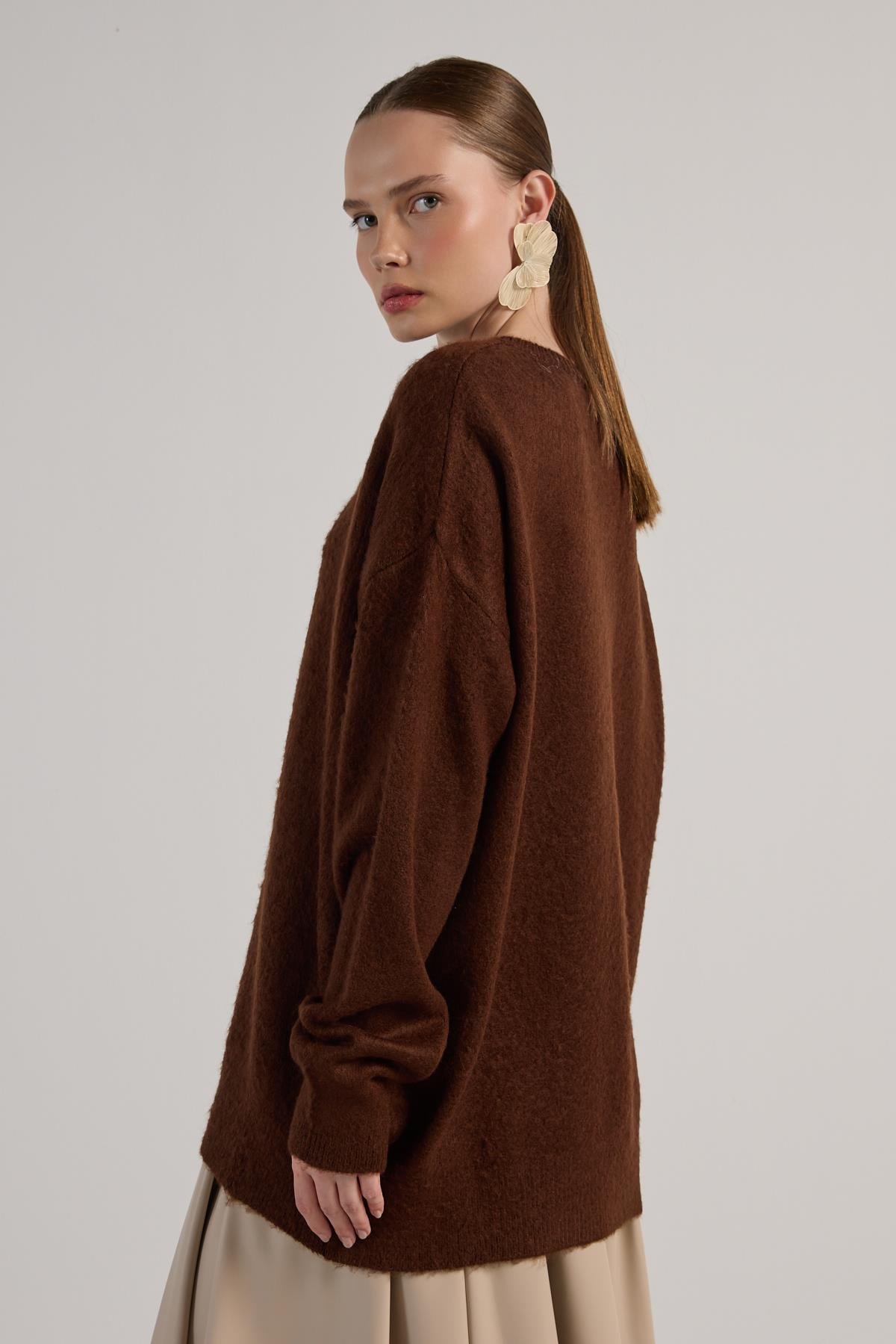 Kadın Kahve Düğme Detaylı Oversize Yumoş Kazak 30031