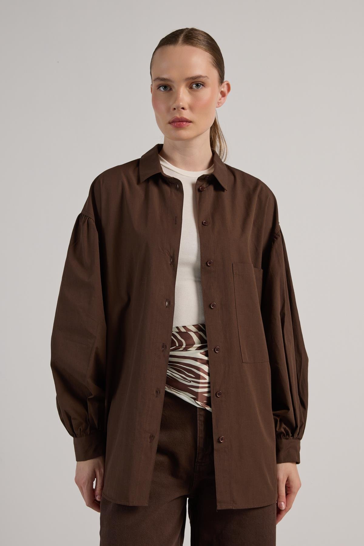 Kadın Kahve Pileli Cep Detaylı Oversize Gömlek 30062