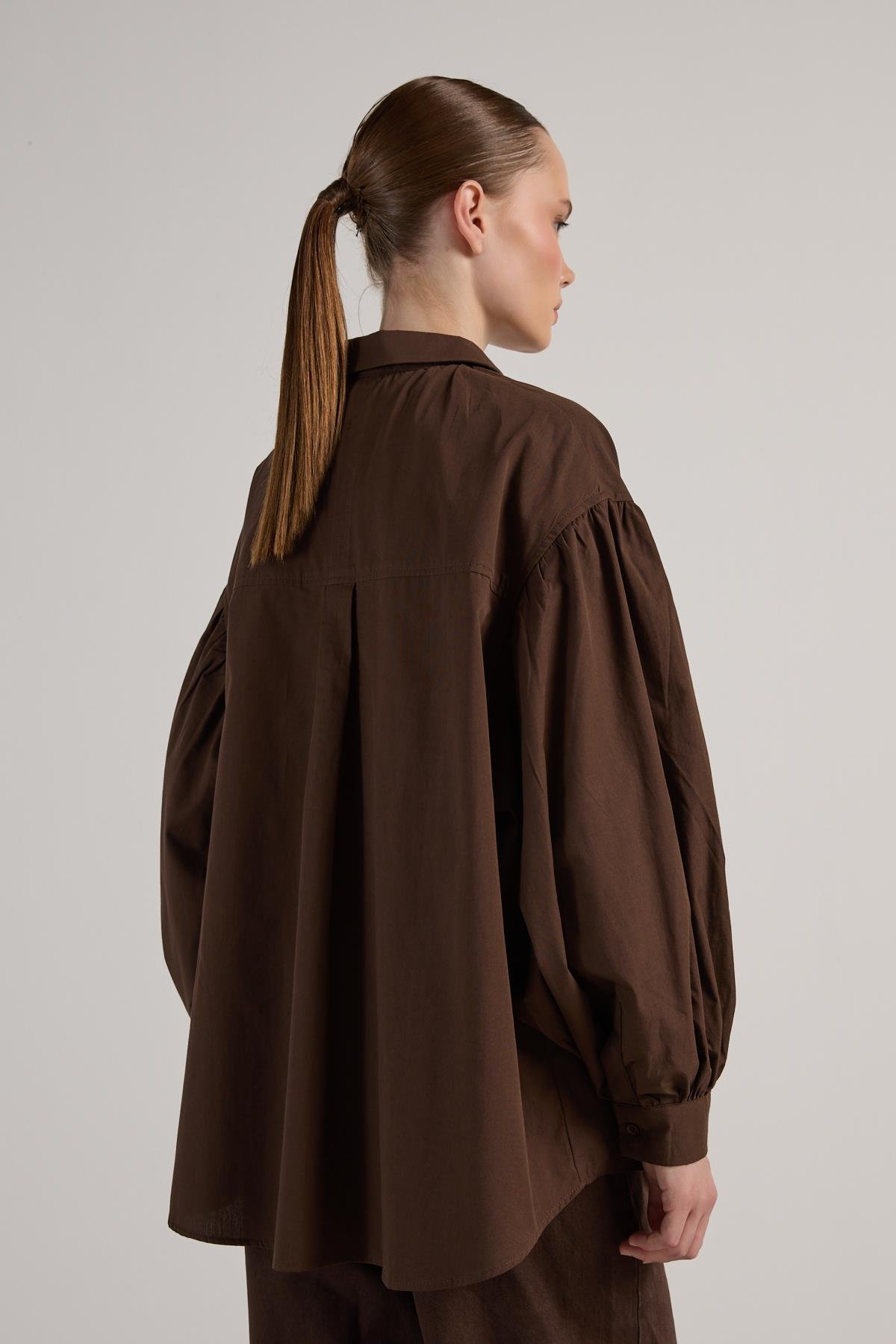Kadın Kahve Pileli Cep Detaylı Oversize Gömlek 30062