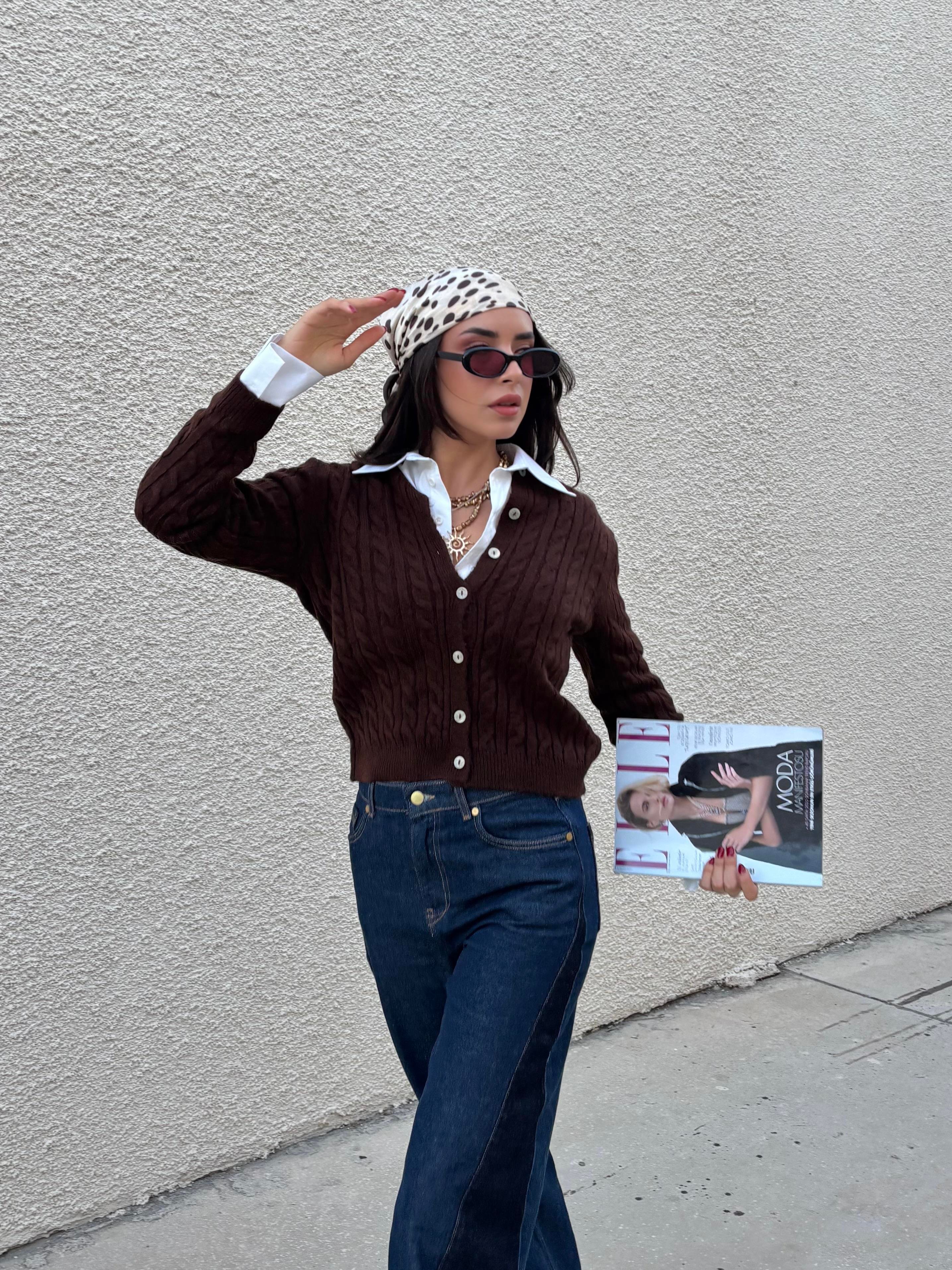 Kadın Kahve Saç Örgü Taş Düğmeli Kısa Hırka 30033