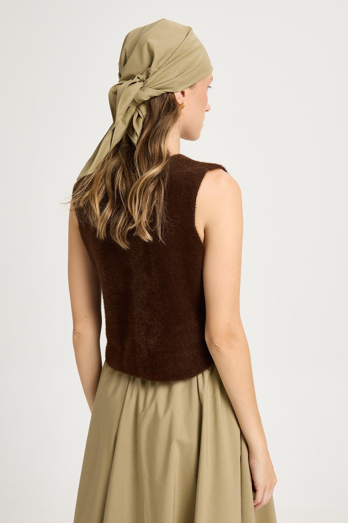 Kadın Kahve Triko Yelek Gold Düğme Detaylı Yumuşak Dokulu