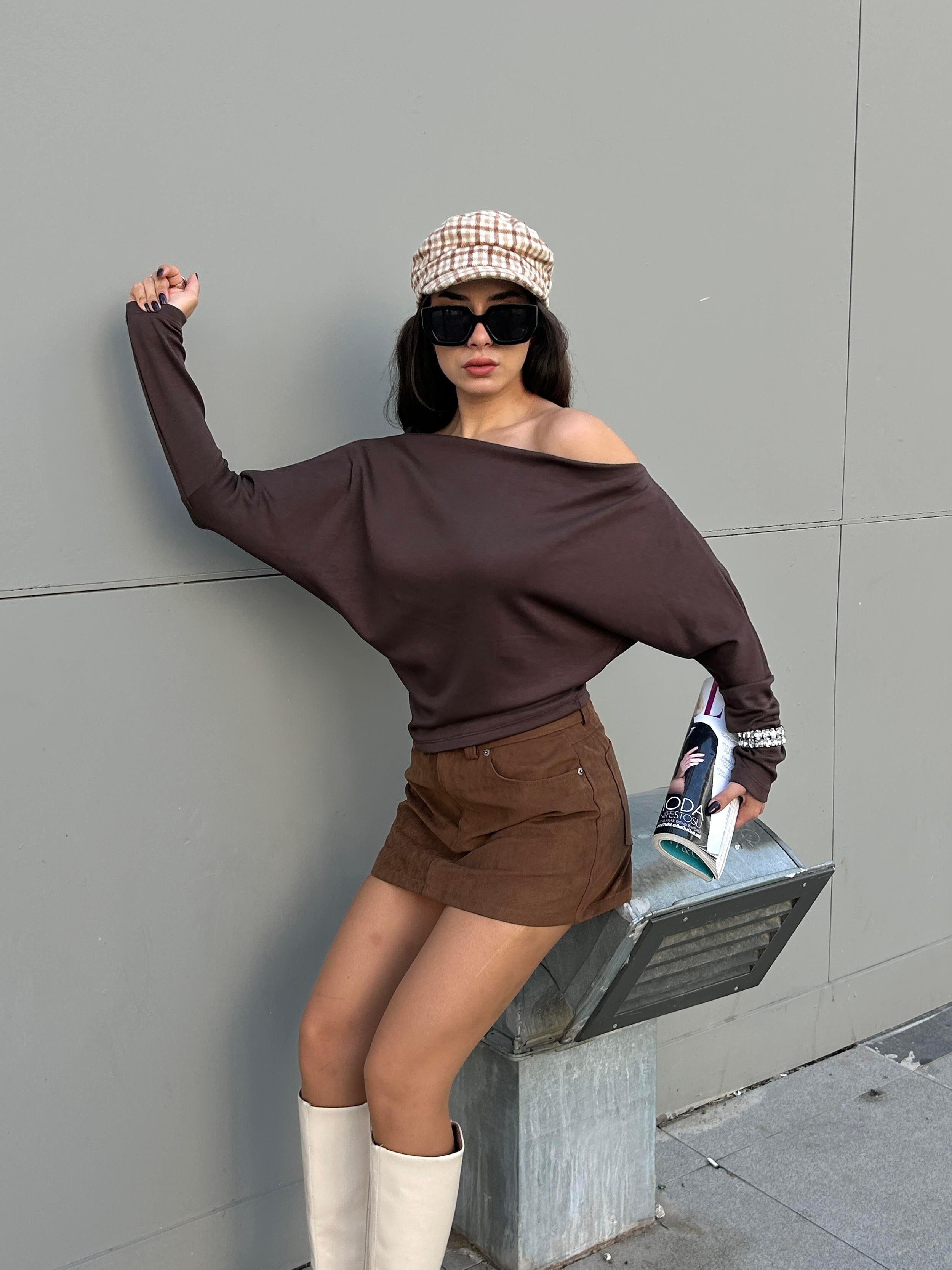 Kadın Kahve Uzun Kollu Omuzu Açık Bluz 30100