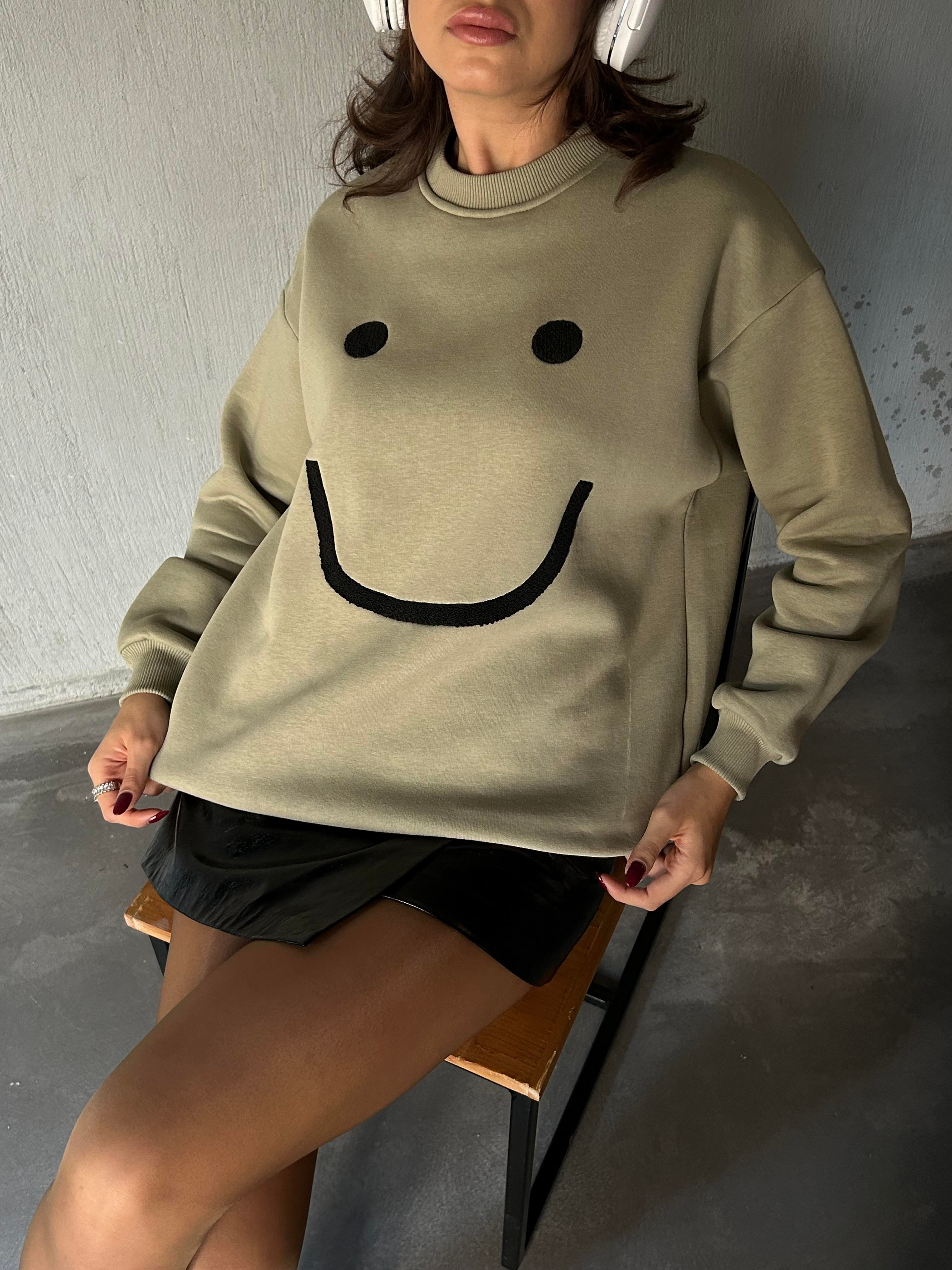 Kadın Küf Yeşili Smile Süzene Nakışlı 3 İplik Şardonlu Geniş Kesim Sweatshirt 28313