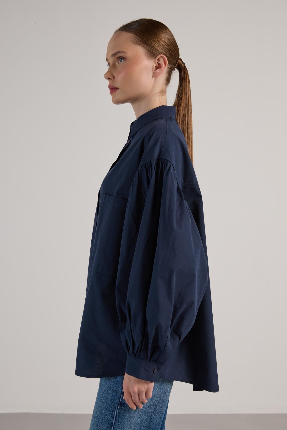 Kadın Lacivert Pileli Cep Detaylı Oversize Gömlek 30062